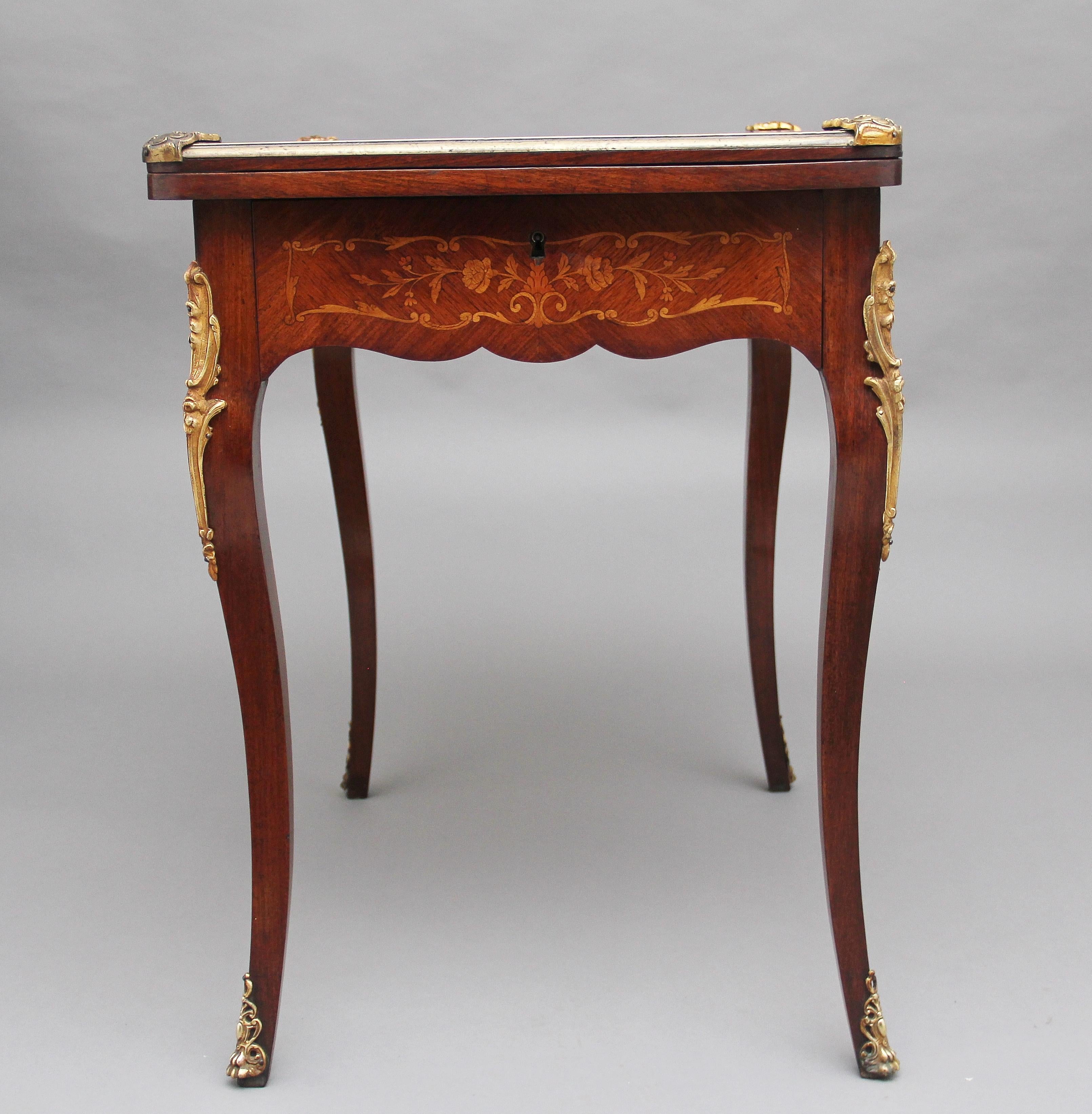 Kartentisch aus Veilchenholz aus dem 19. Jahrhundert im Angebot 6