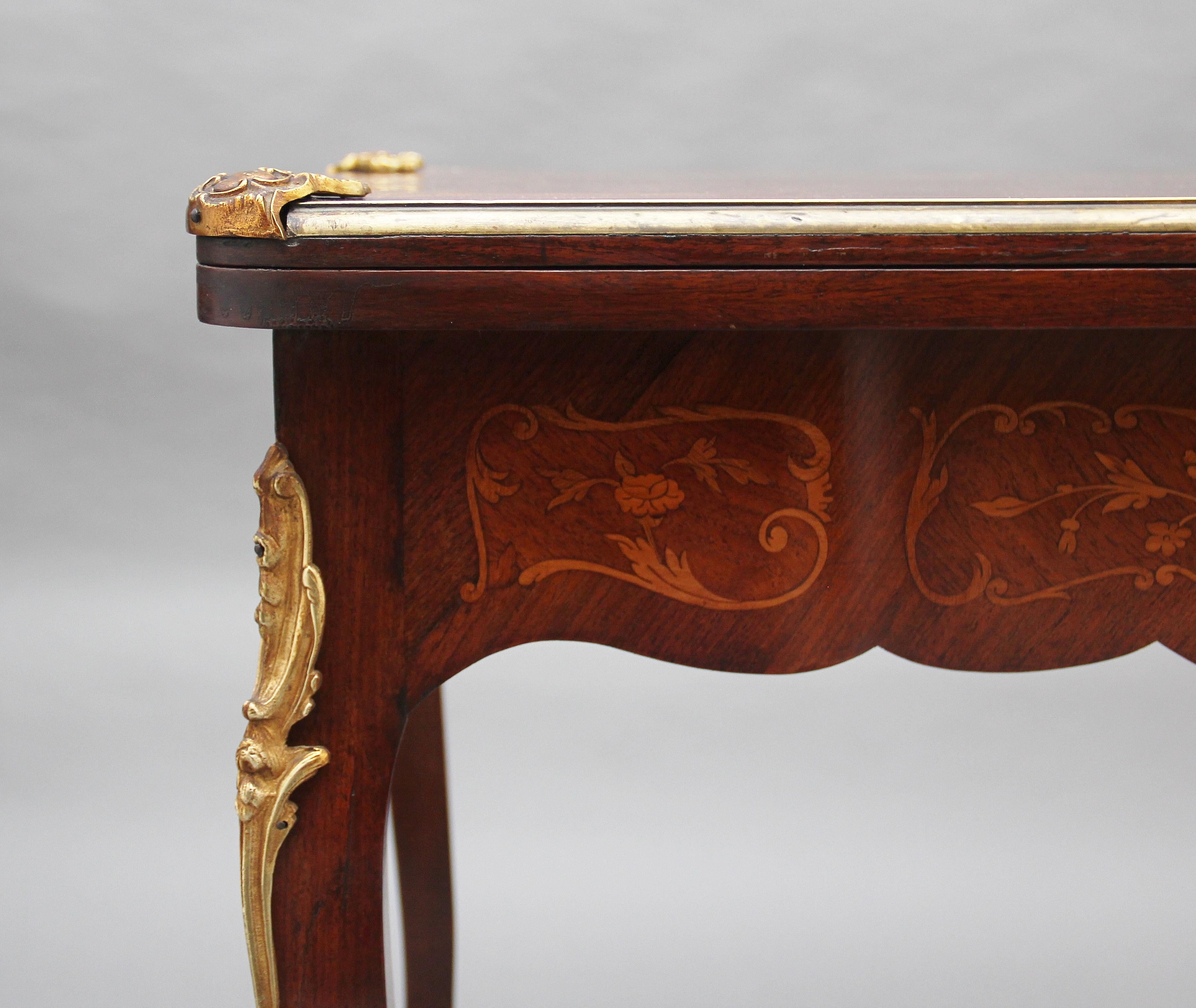 Kartentisch aus Veilchenholz aus dem 19. Jahrhundert im Angebot 9