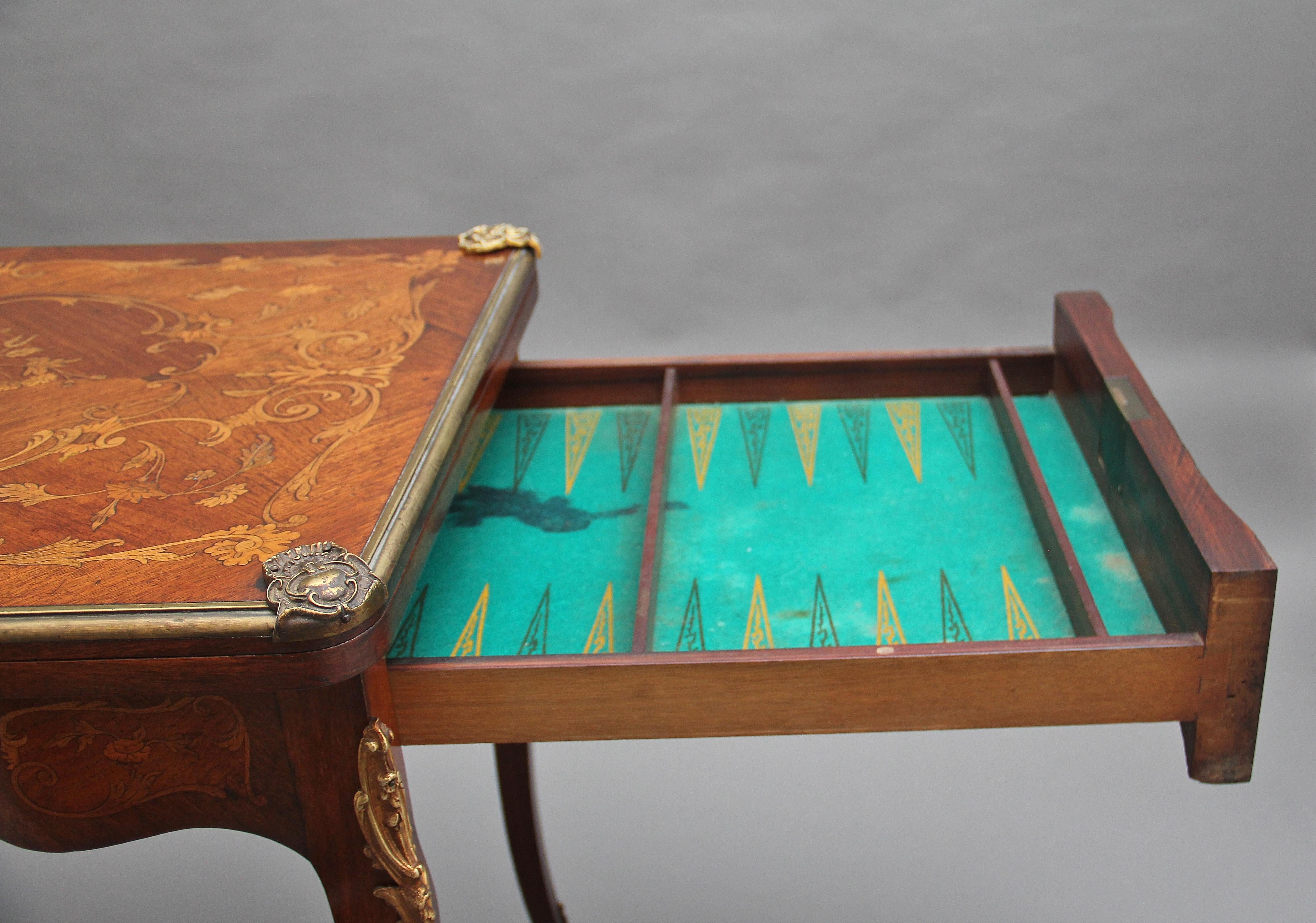 Kartentisch aus Veilchenholz aus dem 19. Jahrhundert (Britisch) im Angebot