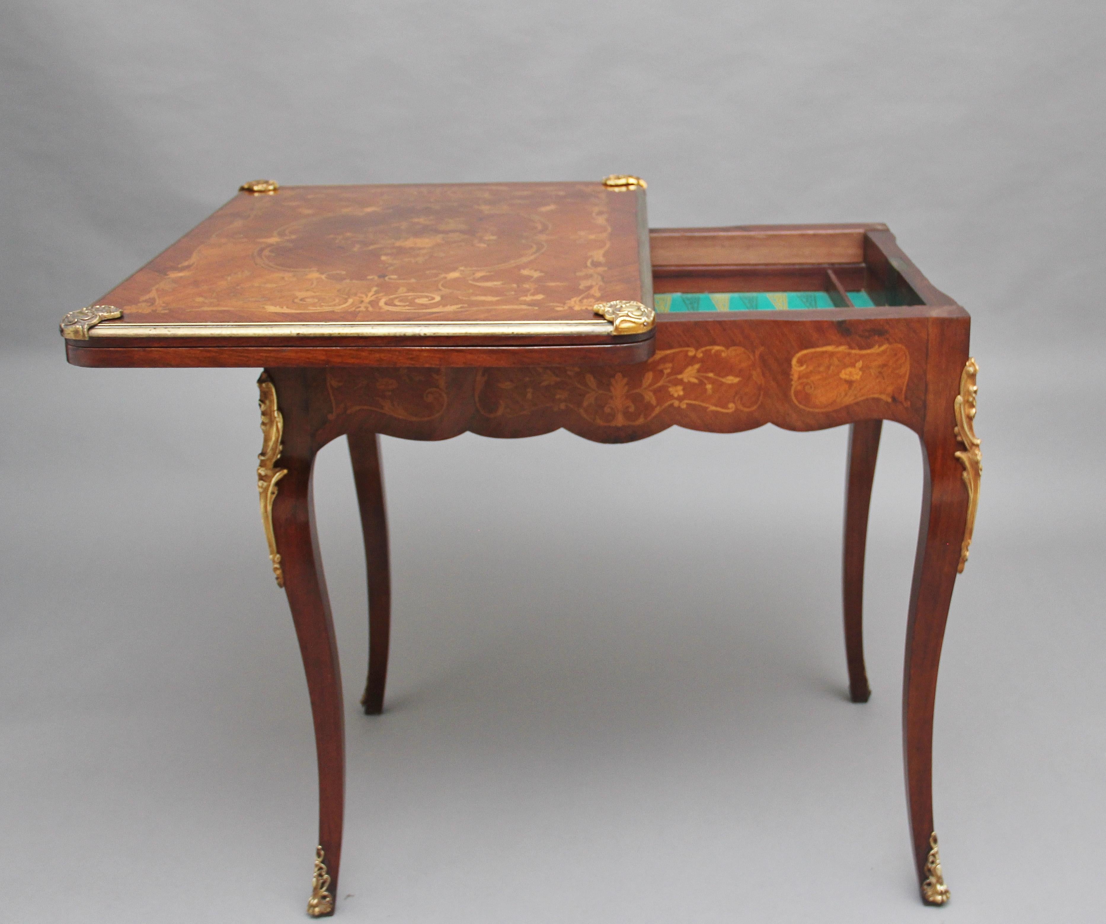 Kartentisch aus Veilchenholz aus dem 19. Jahrhundert im Zustand „Gut“ im Angebot in Martlesham, GB
