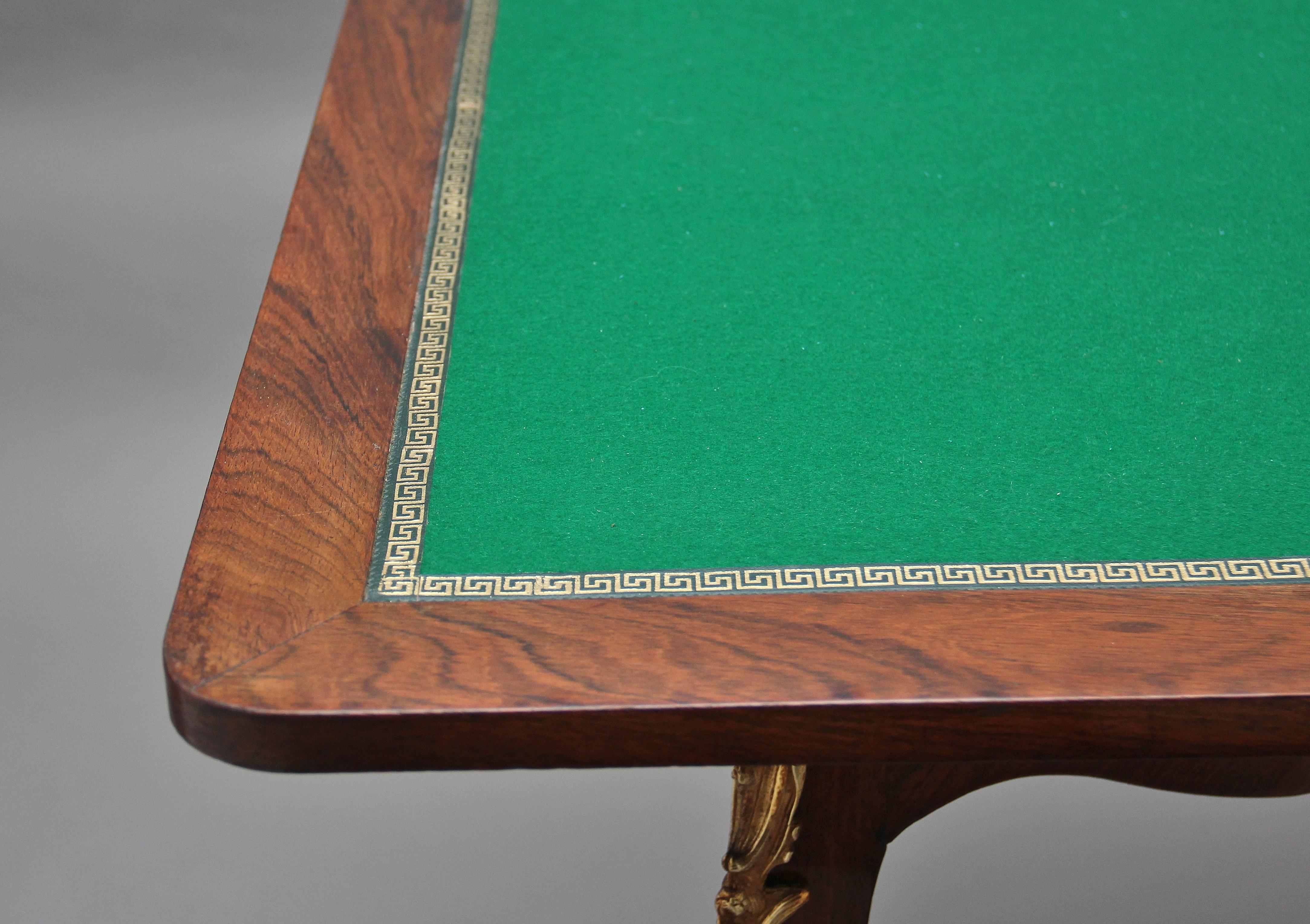 Kartentisch aus Veilchenholz aus dem 19. Jahrhundert im Angebot 1