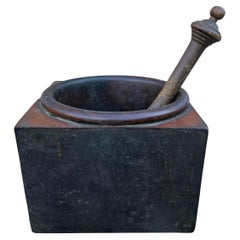 Mortaio e pestello da cucina del XIX secolo