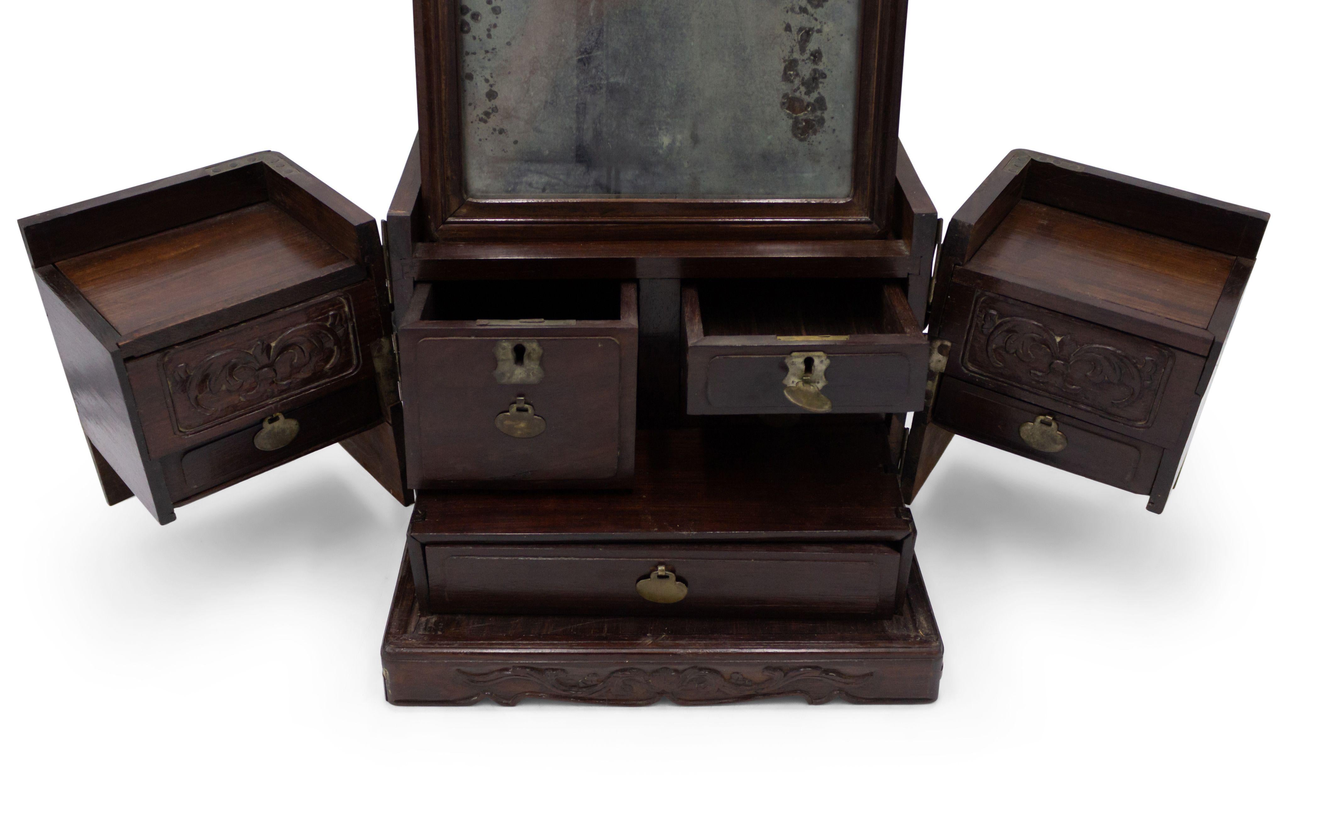 19th Century Korean Traveling Vanity Box With Mirror In Good Condition For Sale In New York, NY