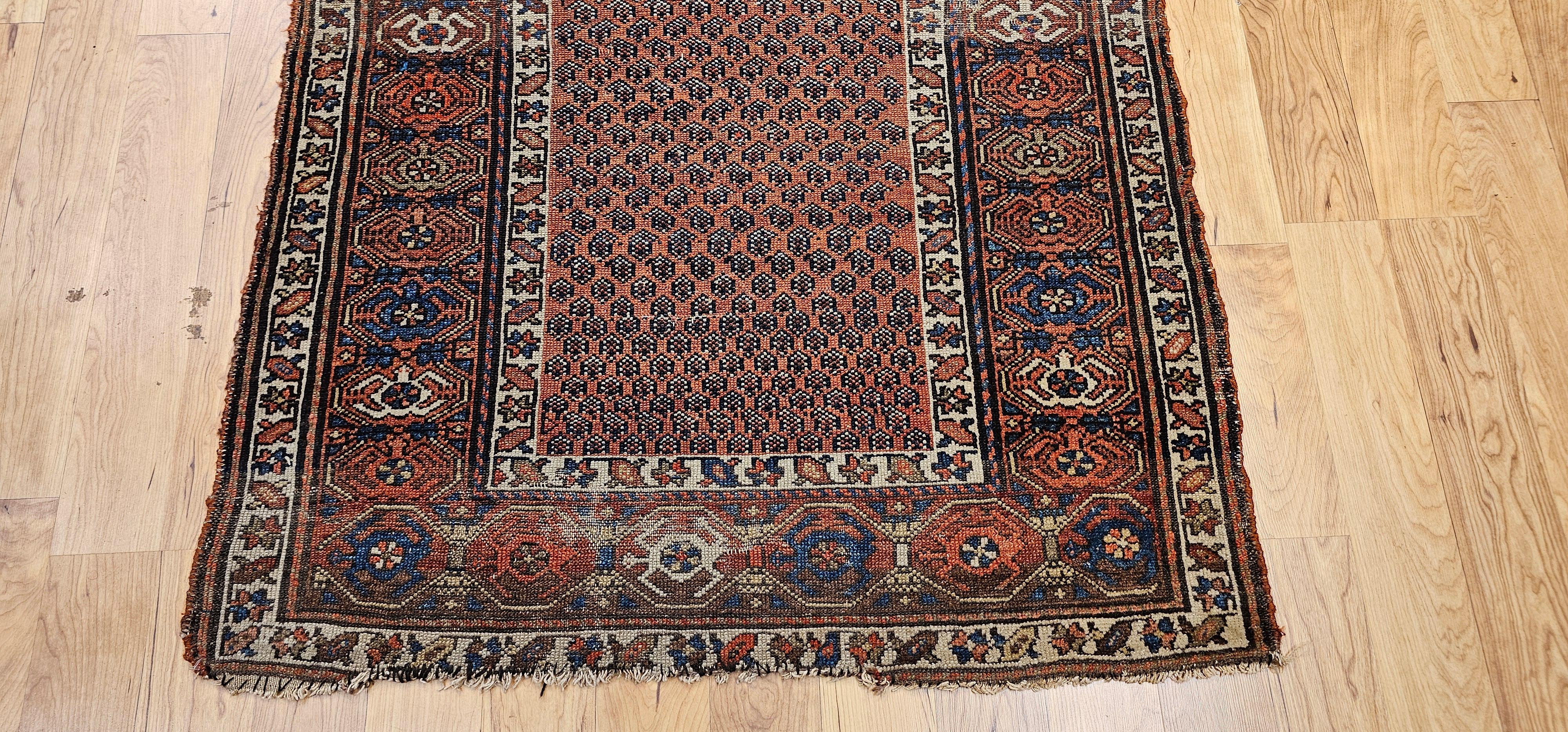 Teinture végétale Tapis kurde du 19e siècle à motif de marguerite en vente