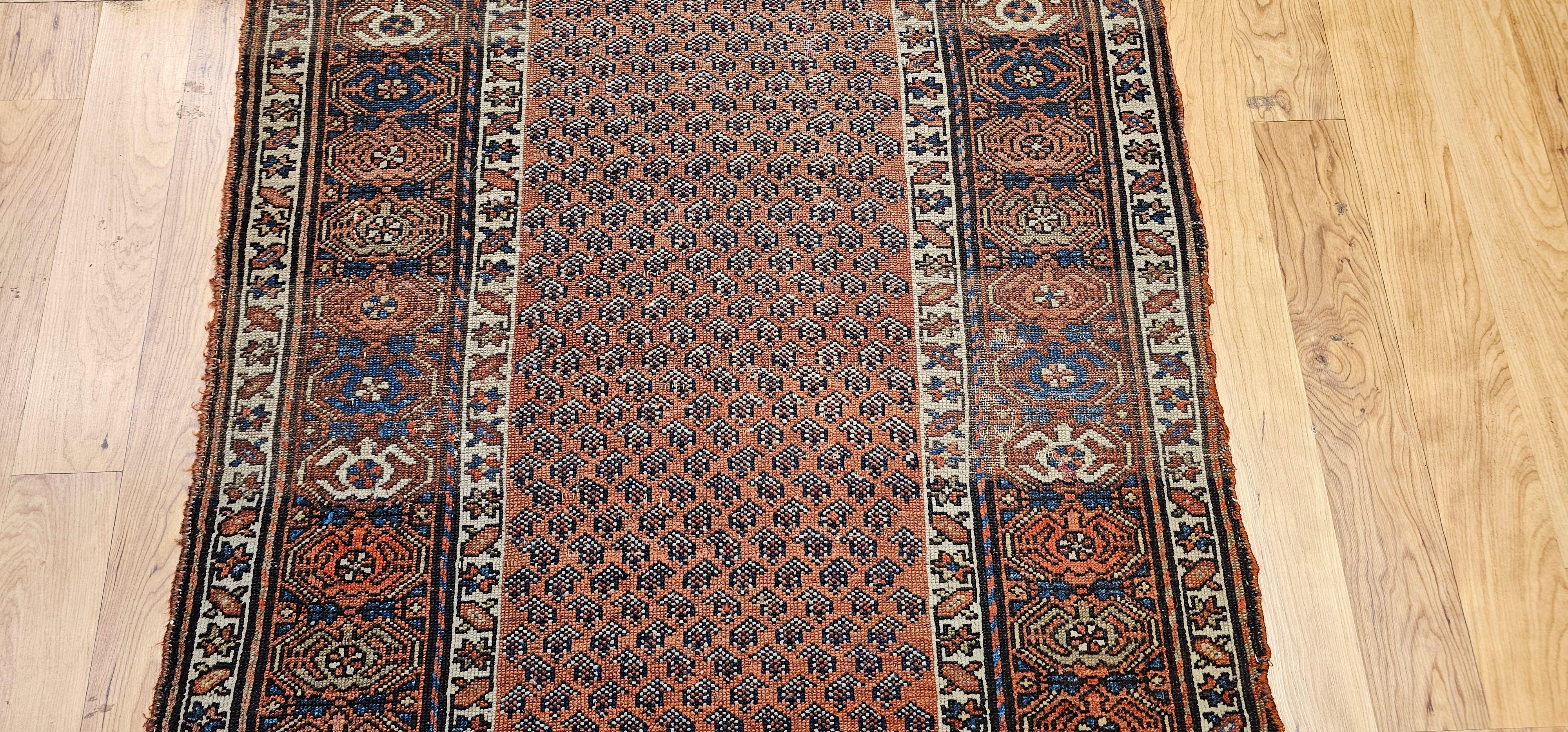 Tapis kurde du 19e siècle à motif de marguerite Bon état - En vente à Barrington, IL
