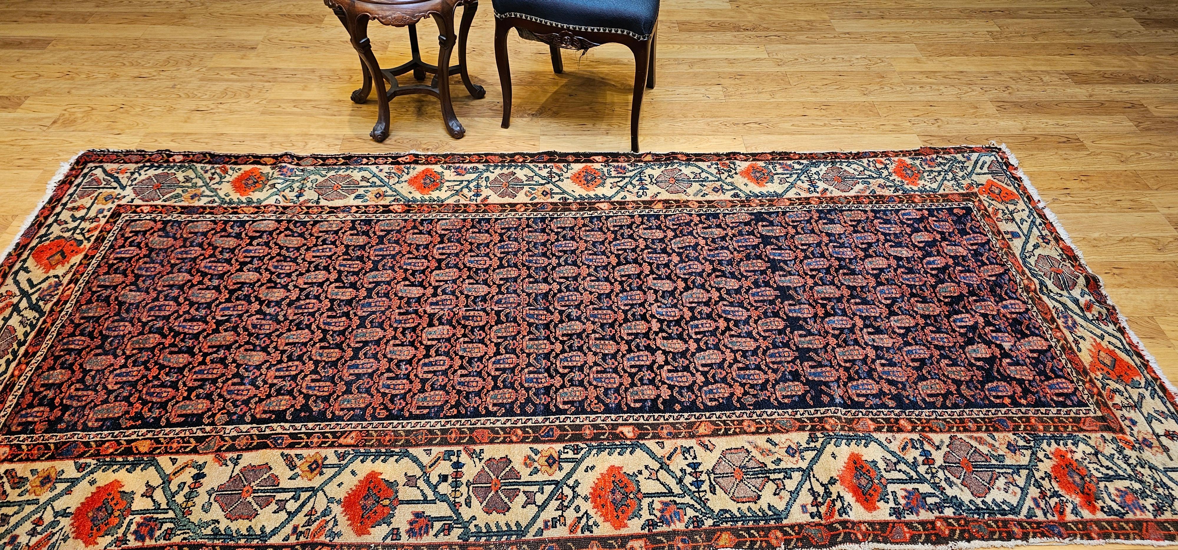 Tapis kurde du 19e siècle (a) Gallery avec des motifs de paisley et de coquelicots. en vente 9
