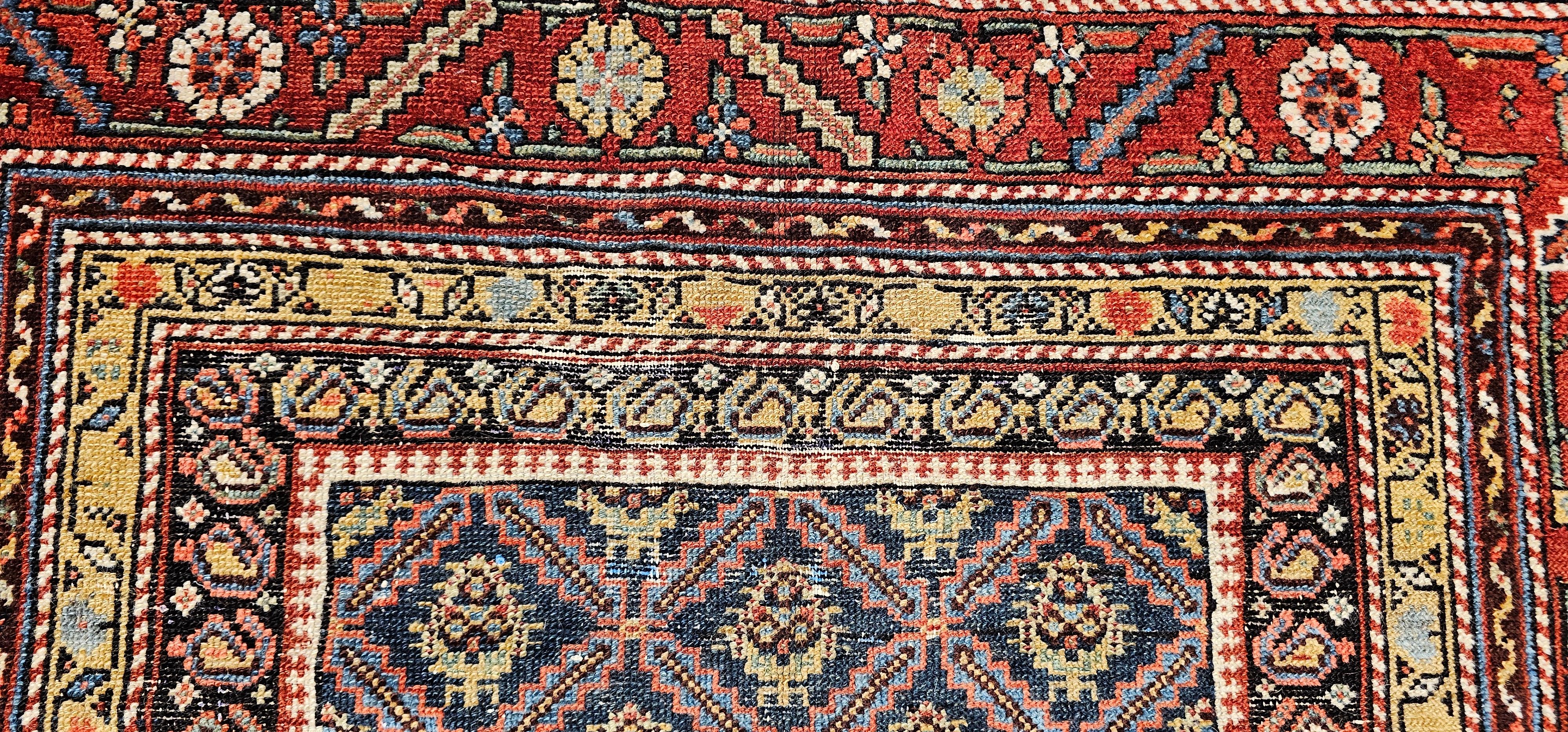 Tapis kurde du 19e siècle (a) Gallery à motif de marguerite en vente 3