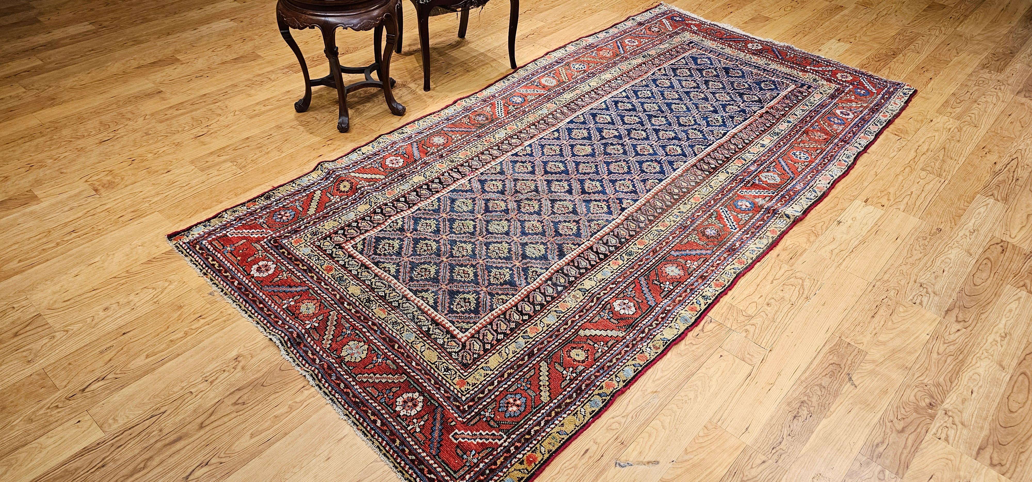 Tapis kurde du 19e siècle (a) Gallery à motif de marguerite en vente 10