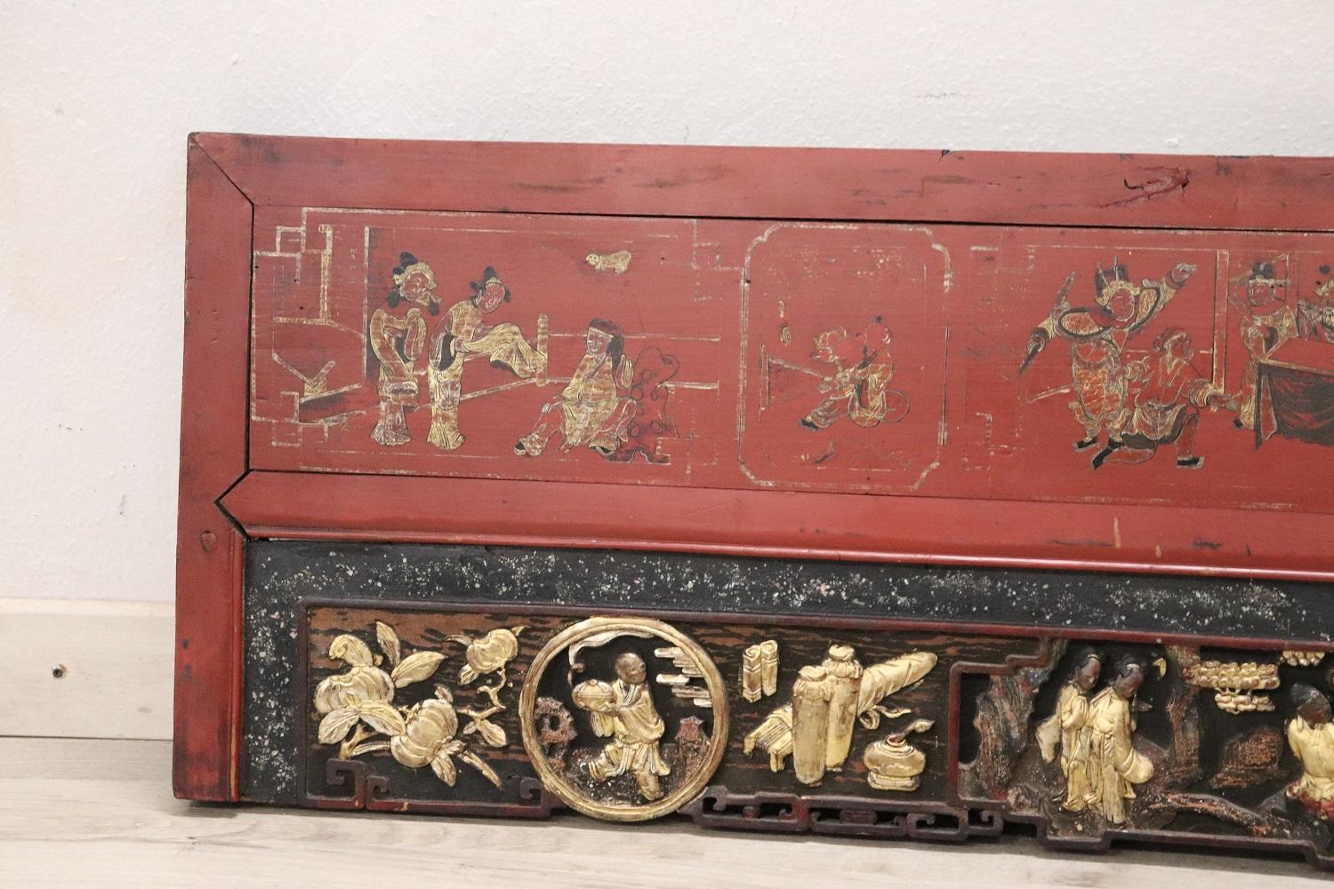Lackierte und geschnitzte Holzwandtafel aus der China-Dynastie des 19. Jahrhunderts Quing im Angebot 5