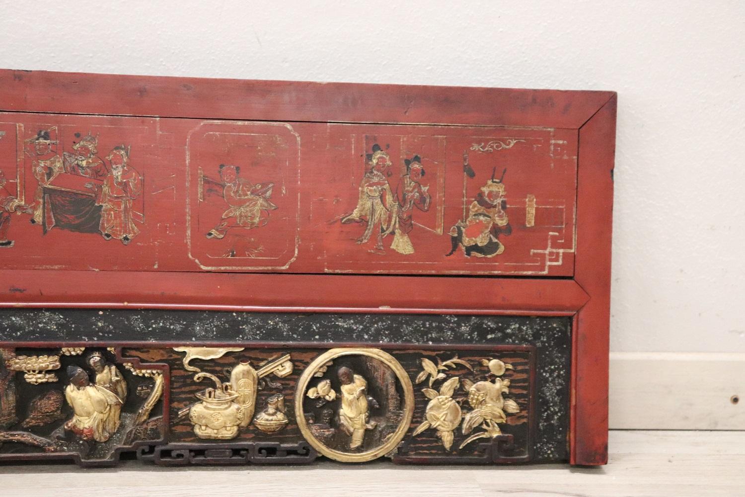 Lackierte und geschnitzte Holzwandtafel aus der China-Dynastie des 19. Jahrhunderts Quing im Angebot 7