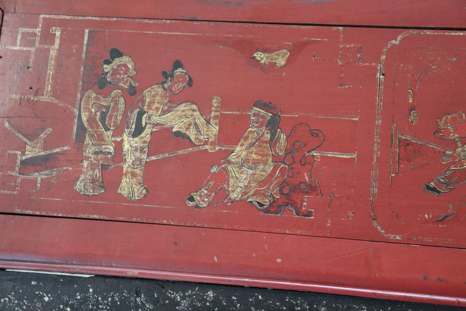 Lackierte und geschnitzte Holzwandtafel aus der China-Dynastie des 19. Jahrhunderts Quing im Angebot 3