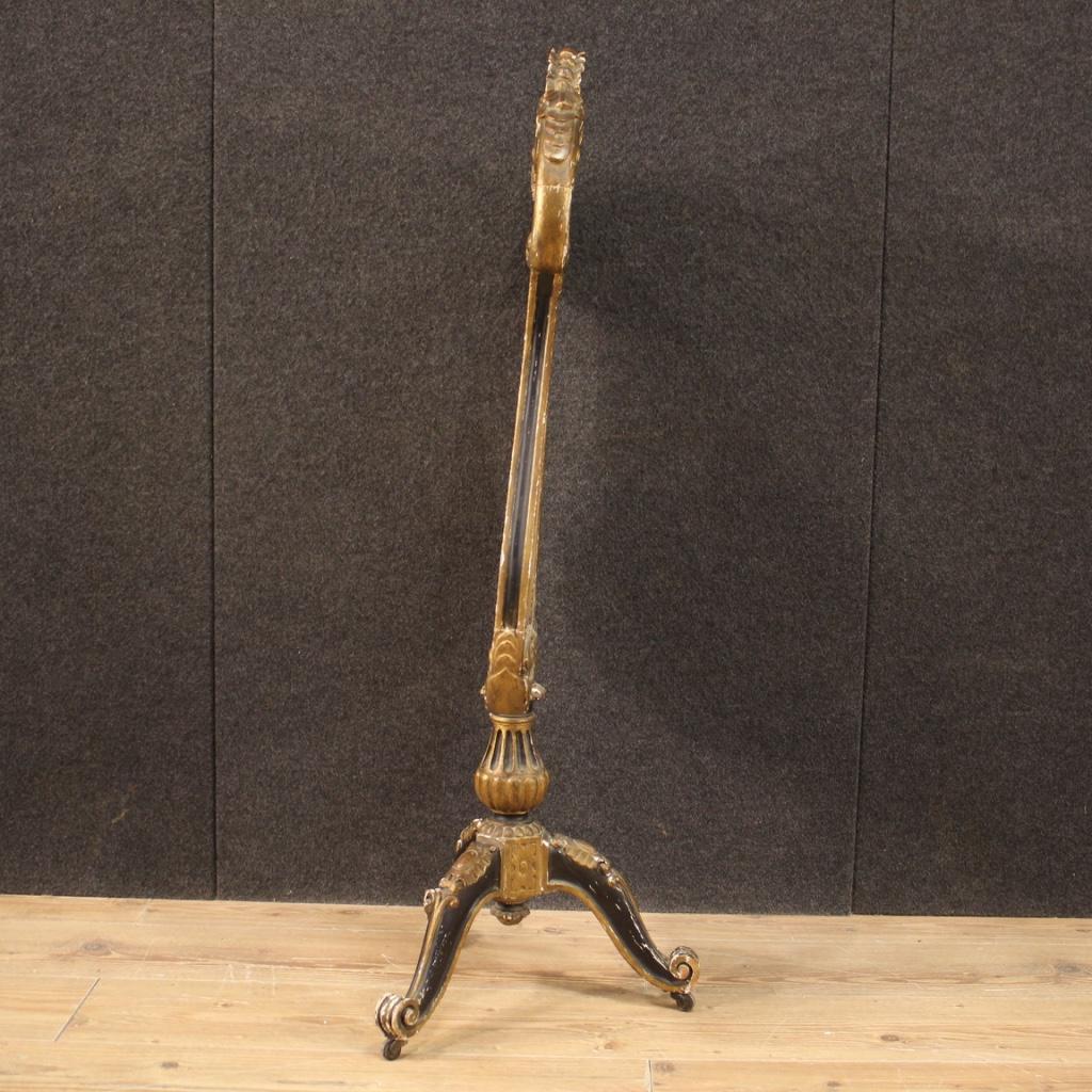 19th Century Lacquered and Gilt Wood and Fabric French Fender, 1870 For Sale 5
