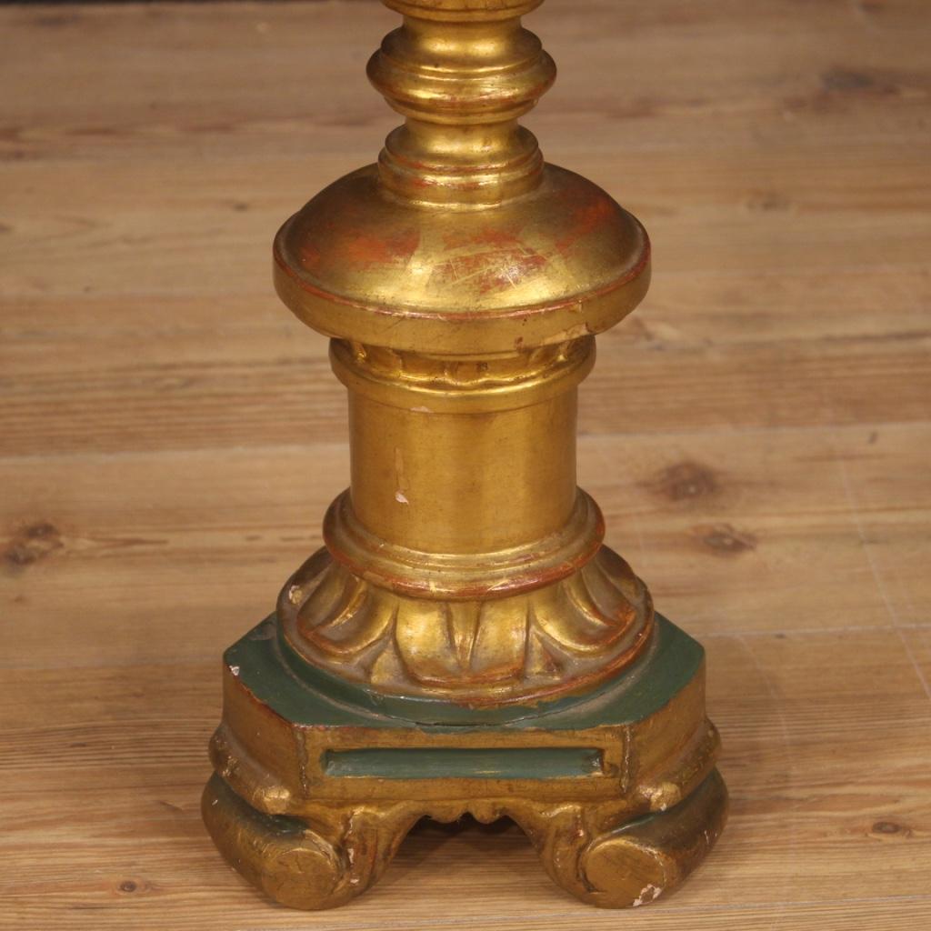 Doré porte-torche italien en bois laqué et doré du 19ème siècle:: 1870 en vente