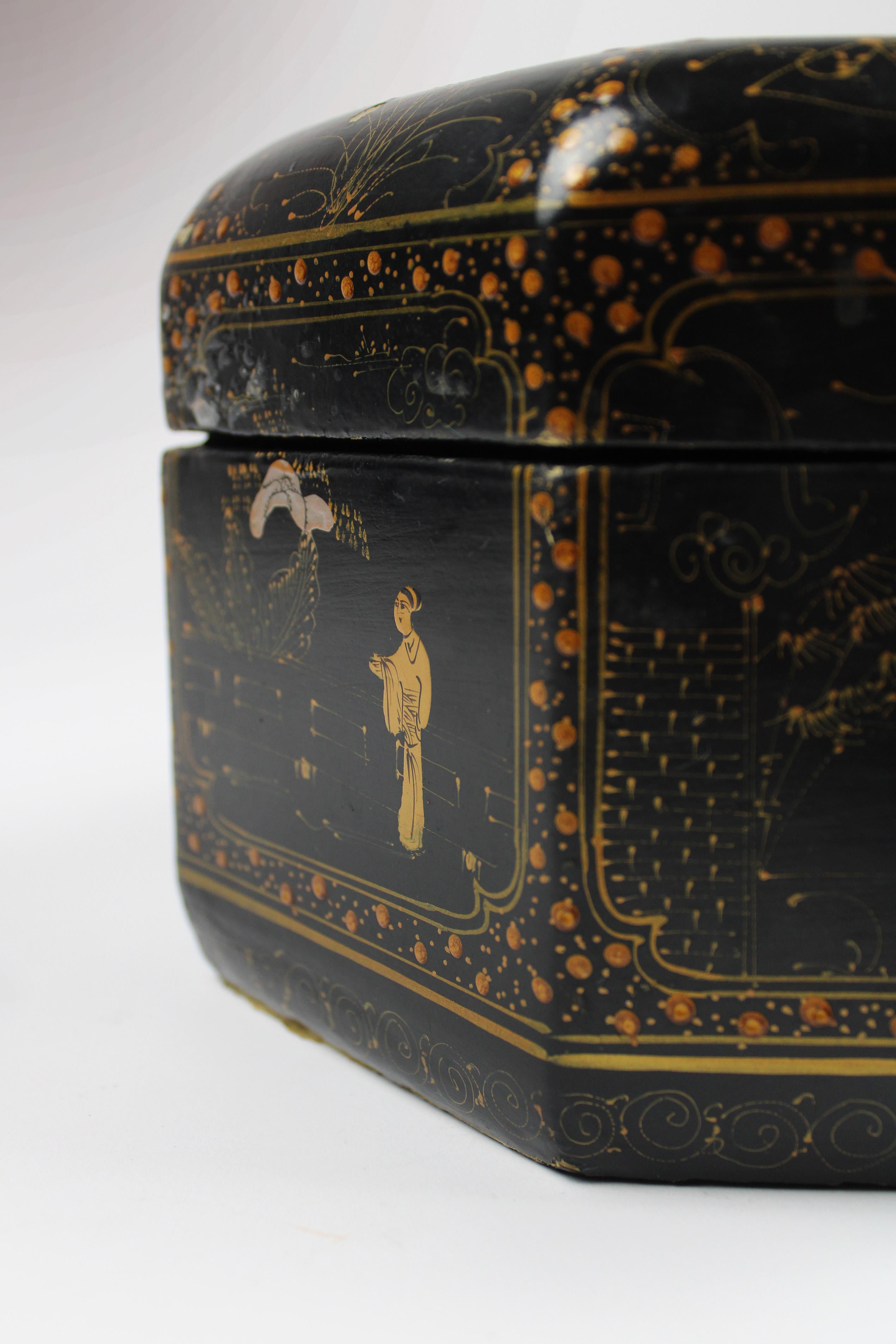 19th Century Lacquered Box Black Octogonal Chinese Export Gilded Floral For Sale 3