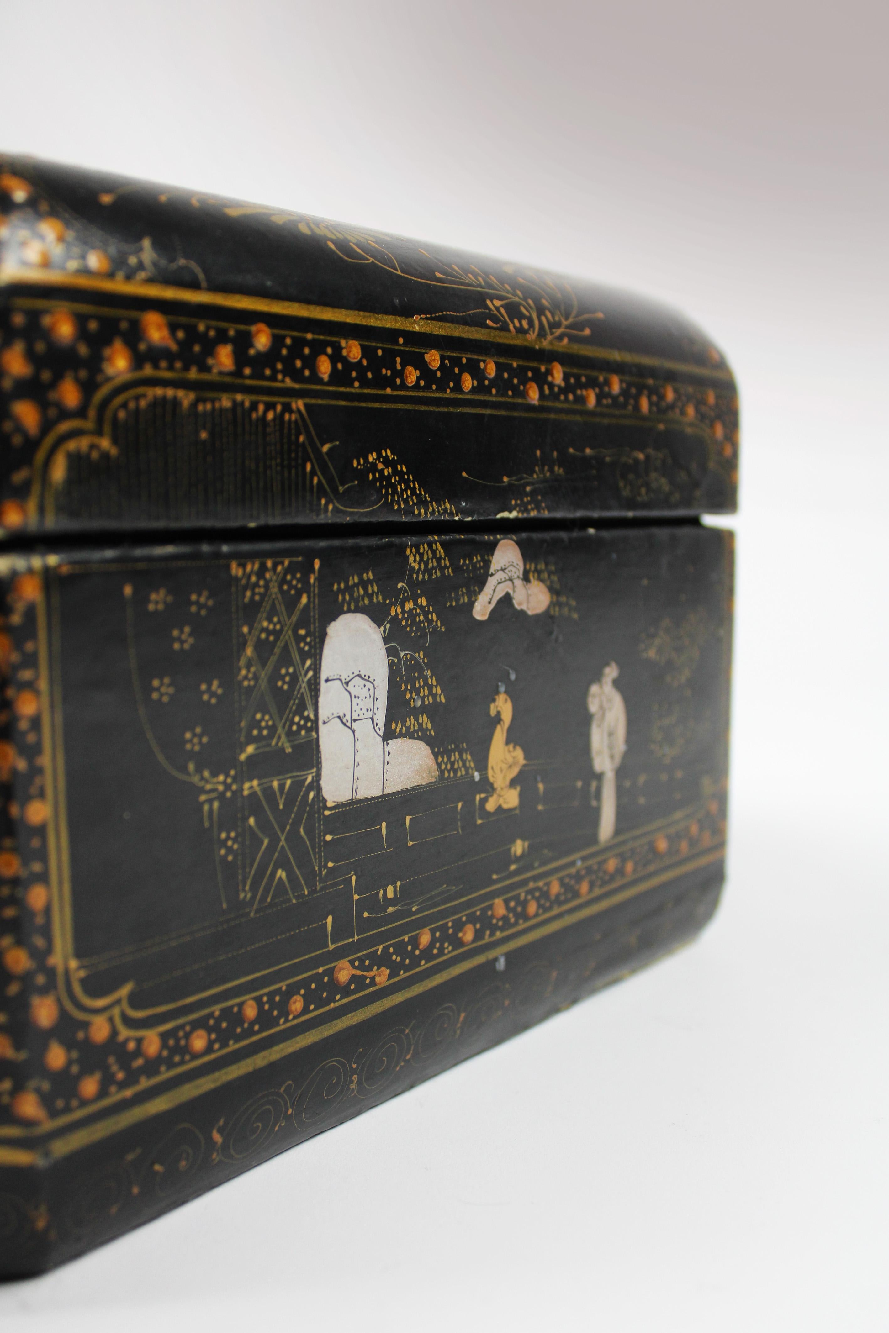 19th Century Lacquered Box Black Octogonal Chinese Export Gilded Floral For Sale 4