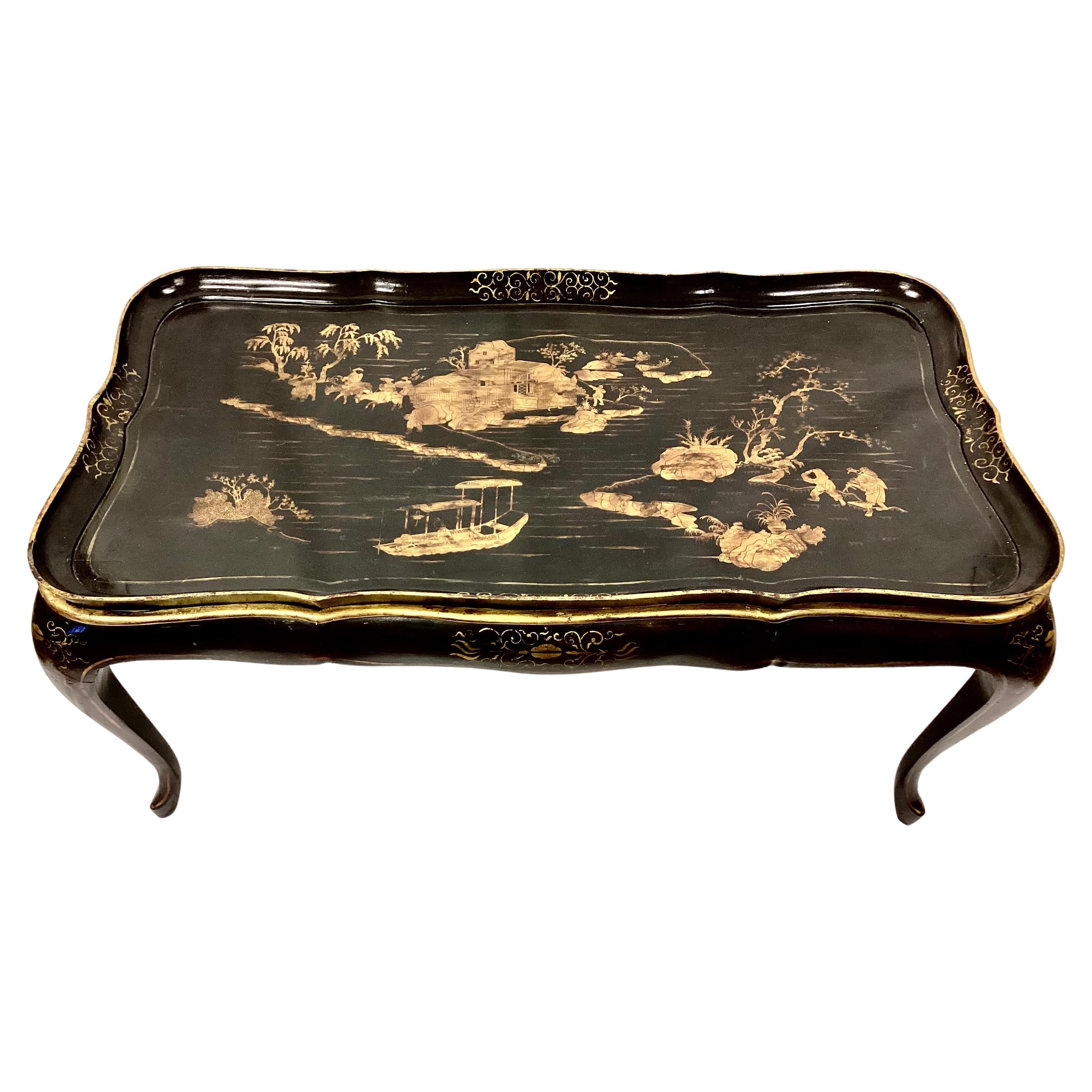 Table basse laquée Chinoiserie du 19ème siècle en vente