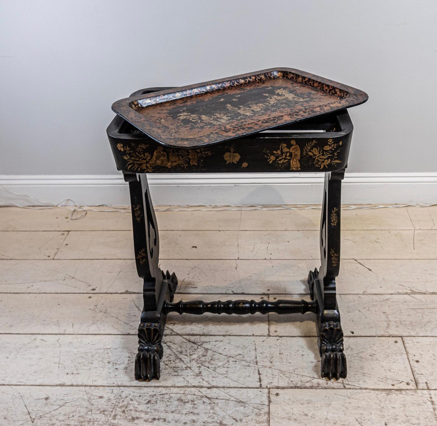 Lackierter, verzierter Chinoiserie-Beistelltisch oder abnehmbarer Tabletttisch, 19. Jahrhundert 1