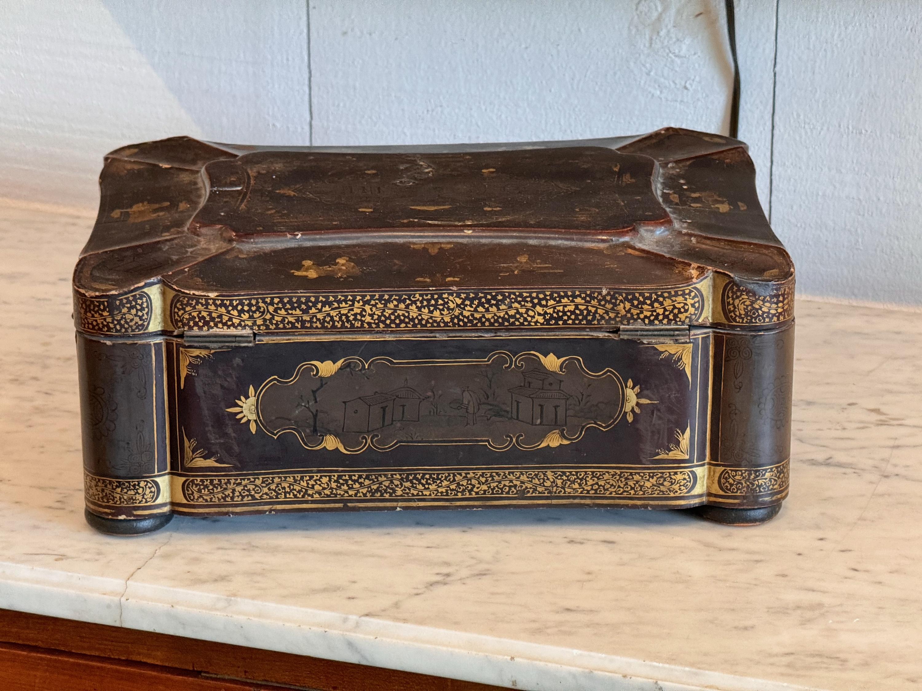 Scatola da cucito Chinoiserie laccata del XIX secolo in vendita 5