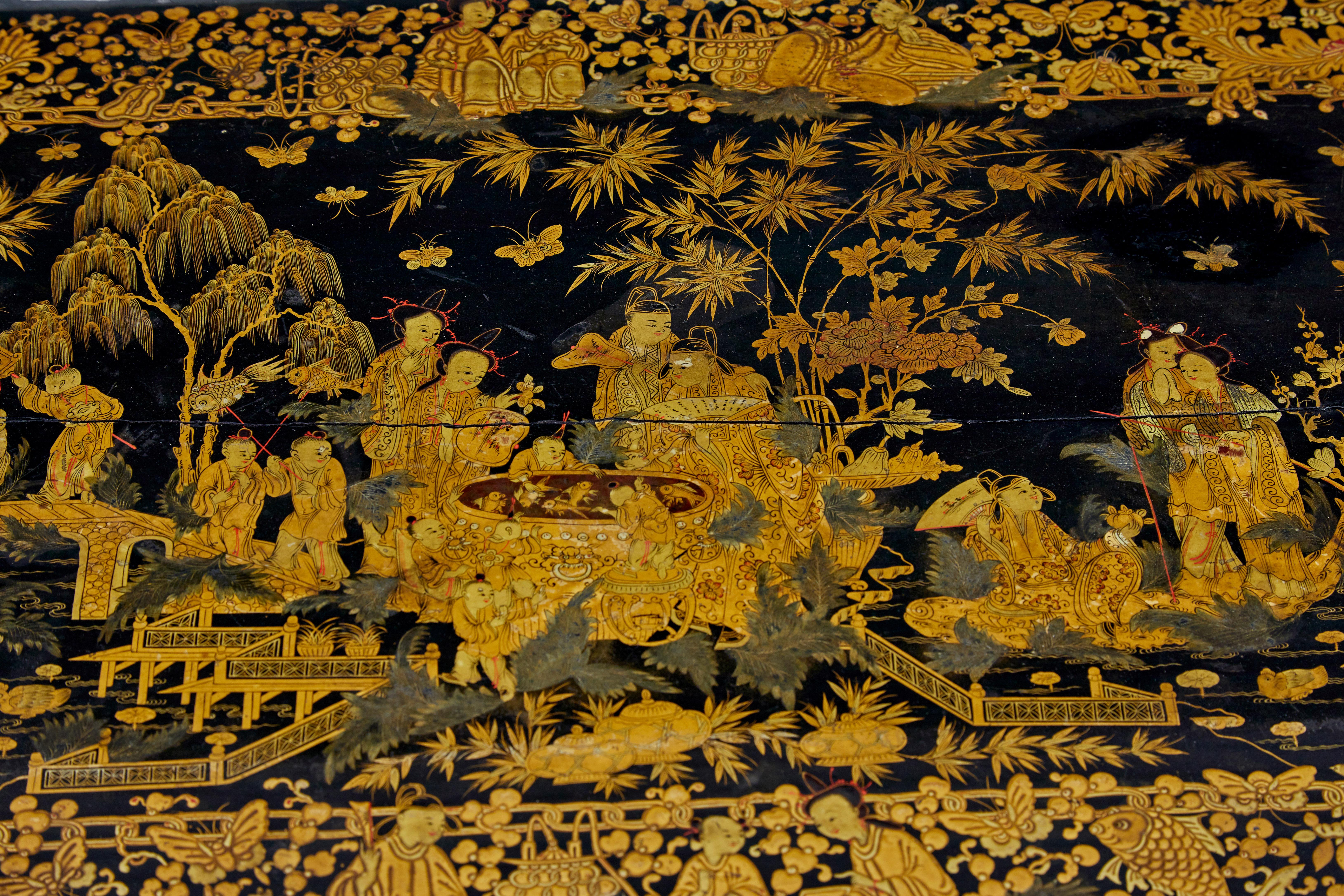 Bois Table à plateau laquée du 19ème siècle peinte à la main en vente
