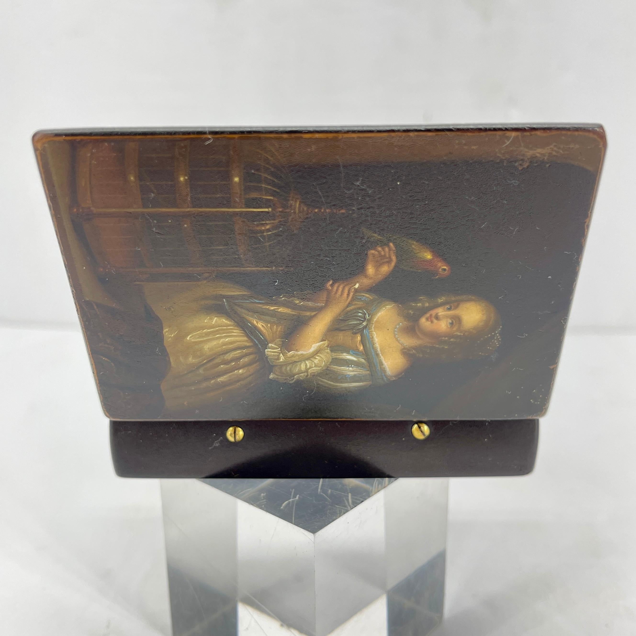 Empire 19th Century Lacquered Papier-mâché Snuff Box with Parrot and Lady For Sale