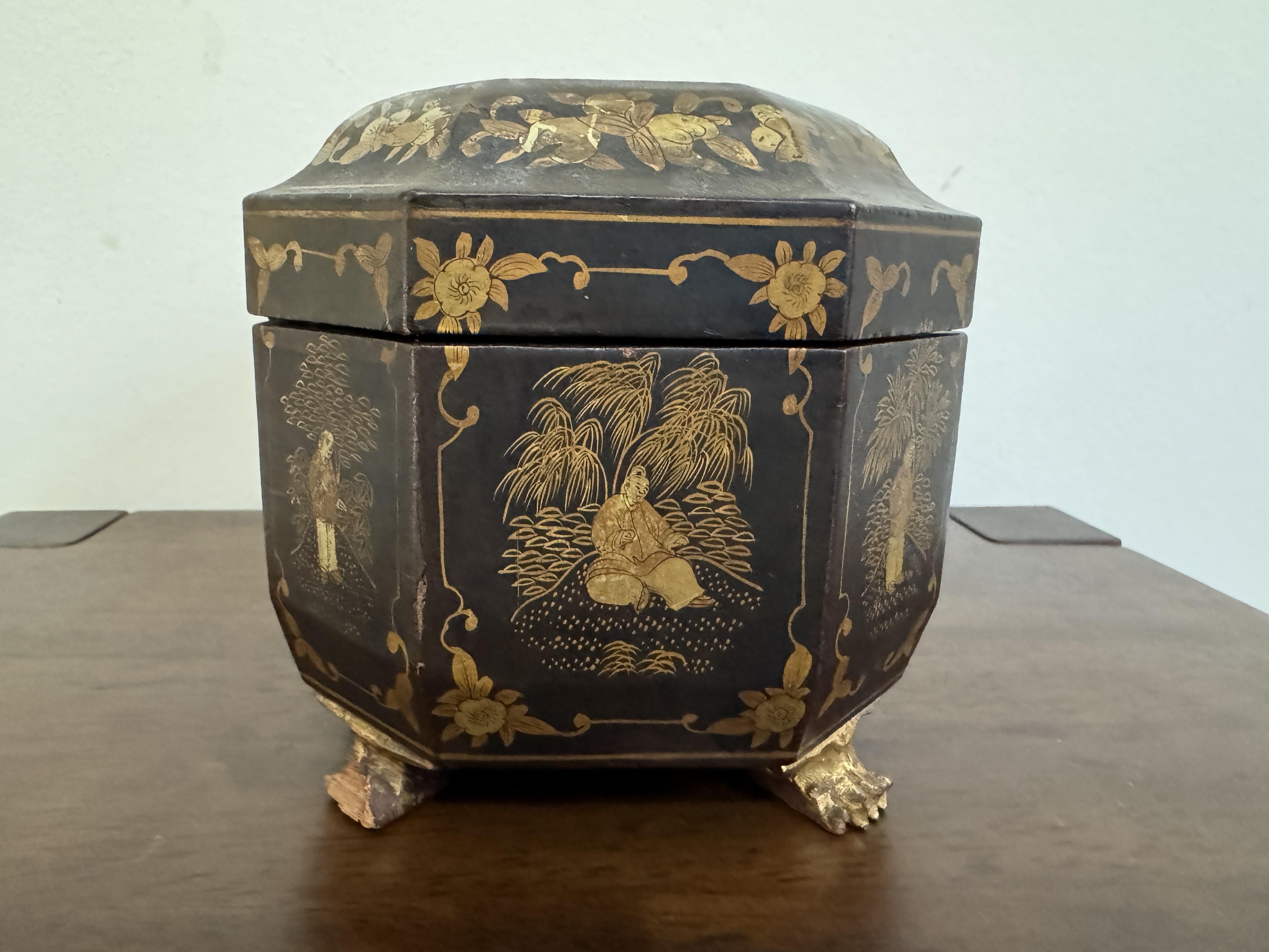 XIXe siècle Boîte à thé du 19ème siècle laquée en papier mâché en vente