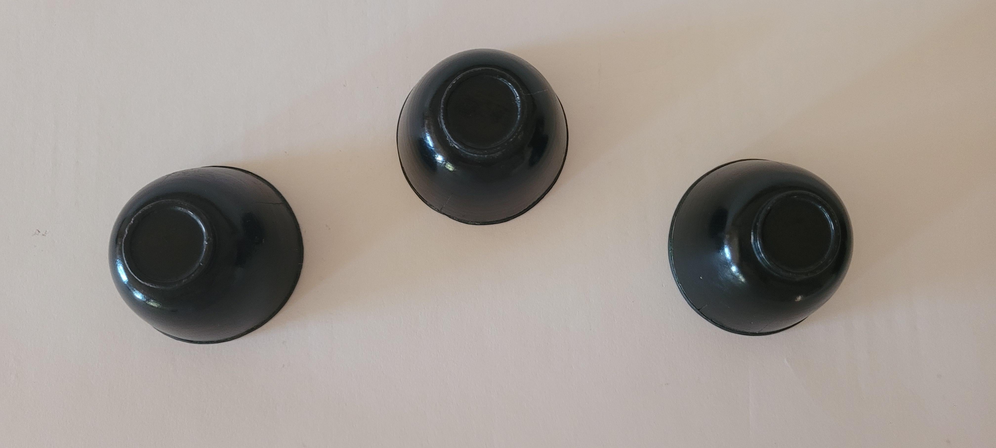 Lackierte Teetassen aus dem 19. im Zustand „Gut“ im Angebot in Santa Monica, CA