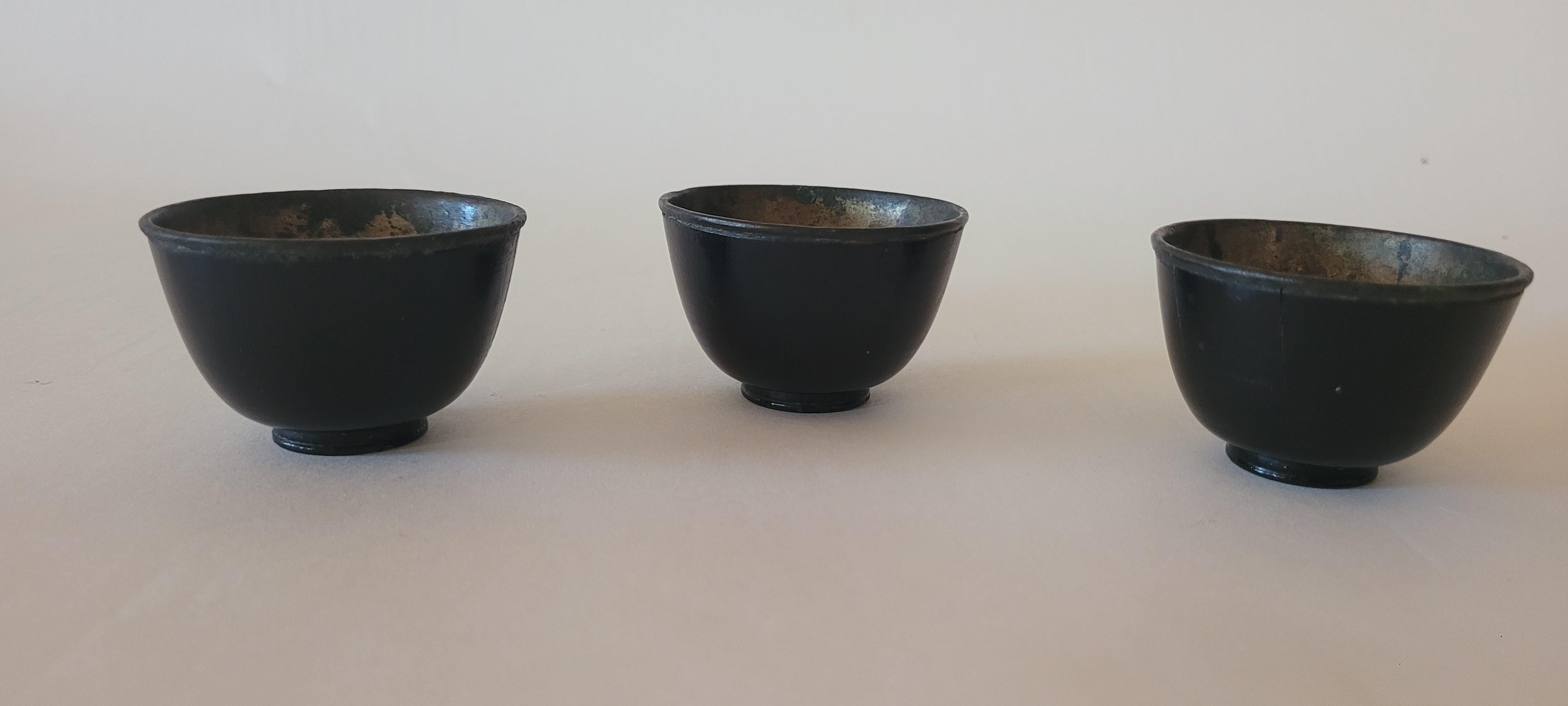 Lackierte Teetassen aus dem 19. (Hartholz) im Angebot