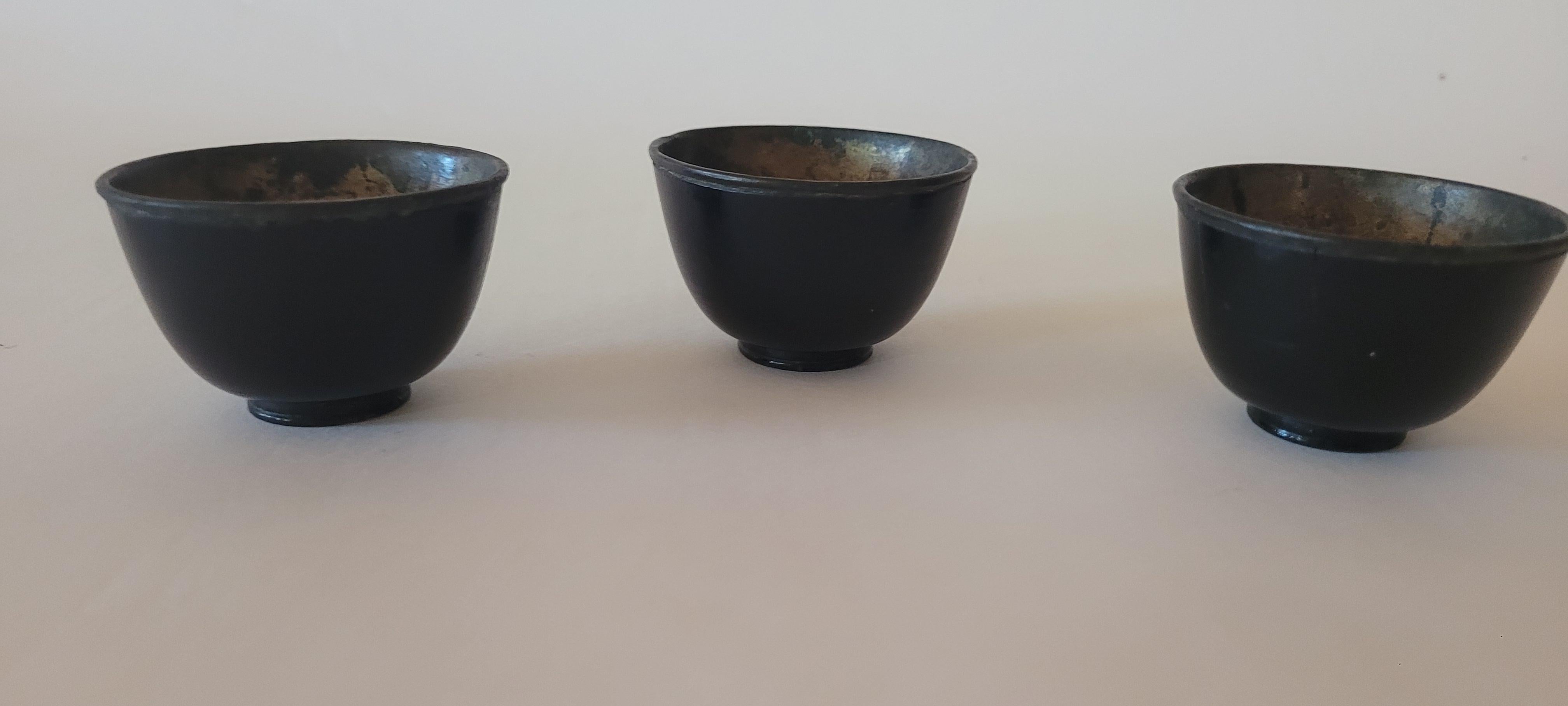 Lackierte Teetassen aus dem 19. im Angebot 1