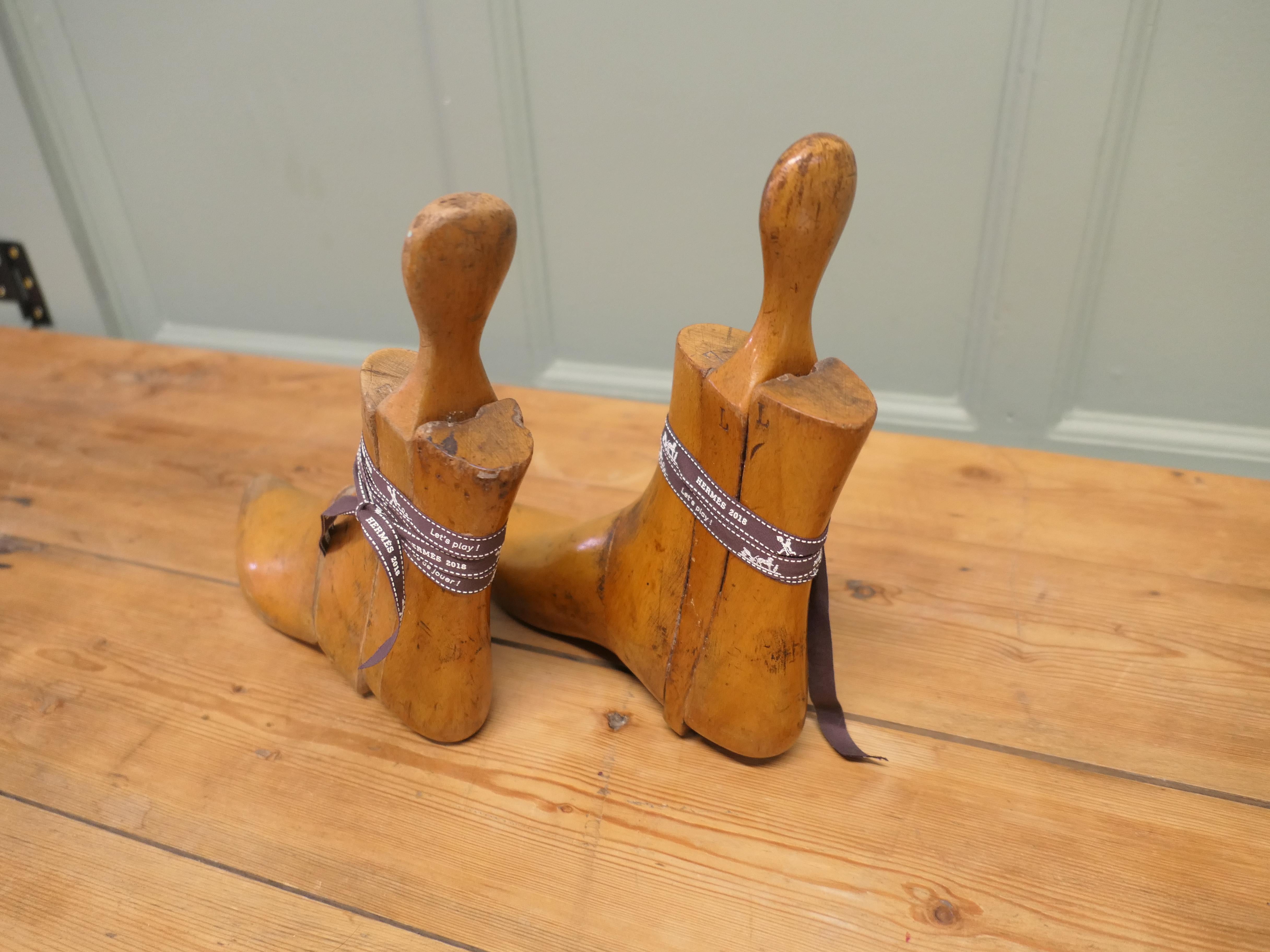 Botines o zapatones Treen de señora del siglo XIX Un par de gran aspecto Victoriano en venta