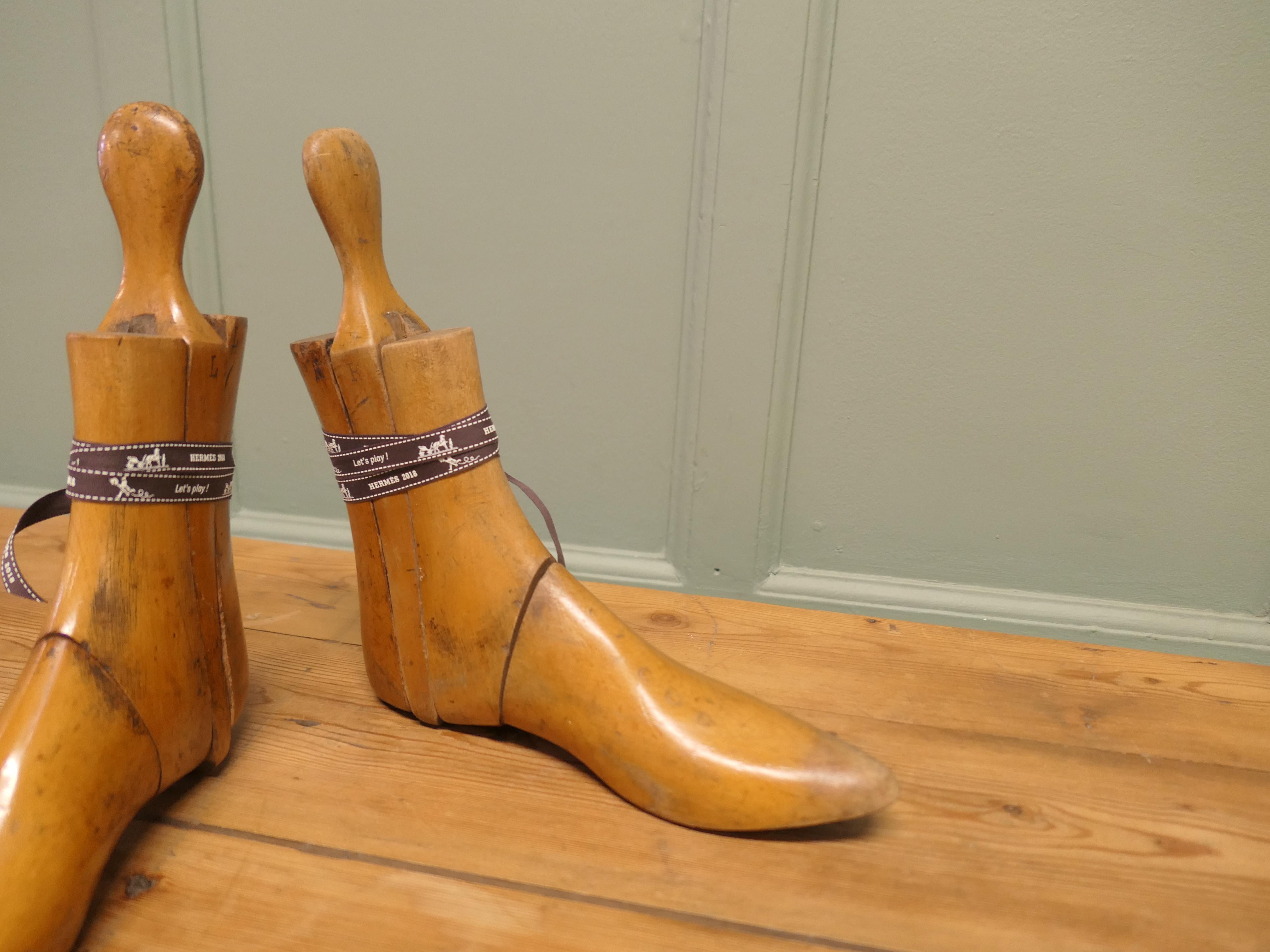 Botines o zapatones Treen de señora del siglo XIX Un par de gran aspecto en Bueno estado para la venta en Godshill, Isle of Wight