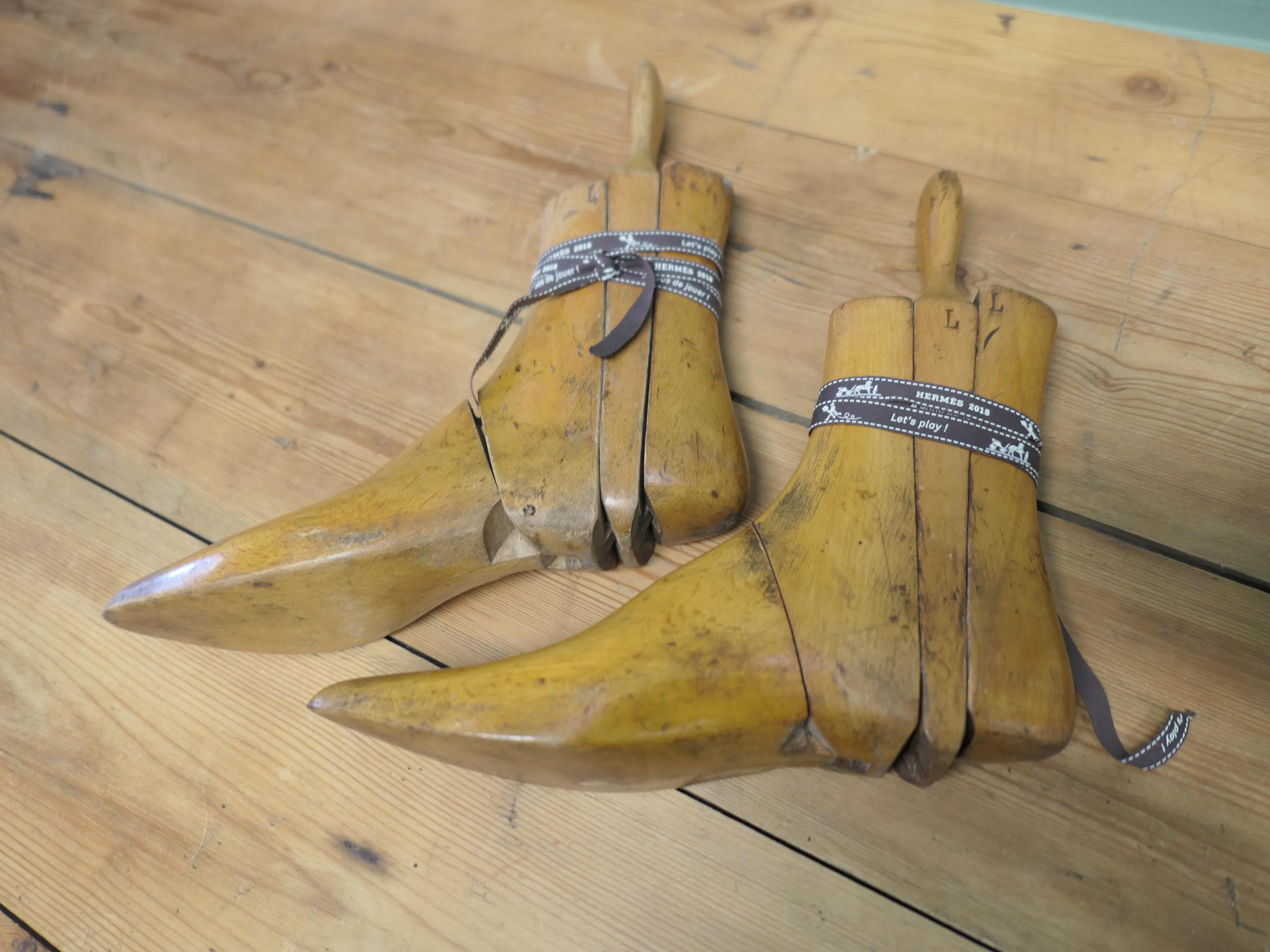 Botines o zapatones Treen de señora del siglo XIX Un par de gran aspecto en venta 2