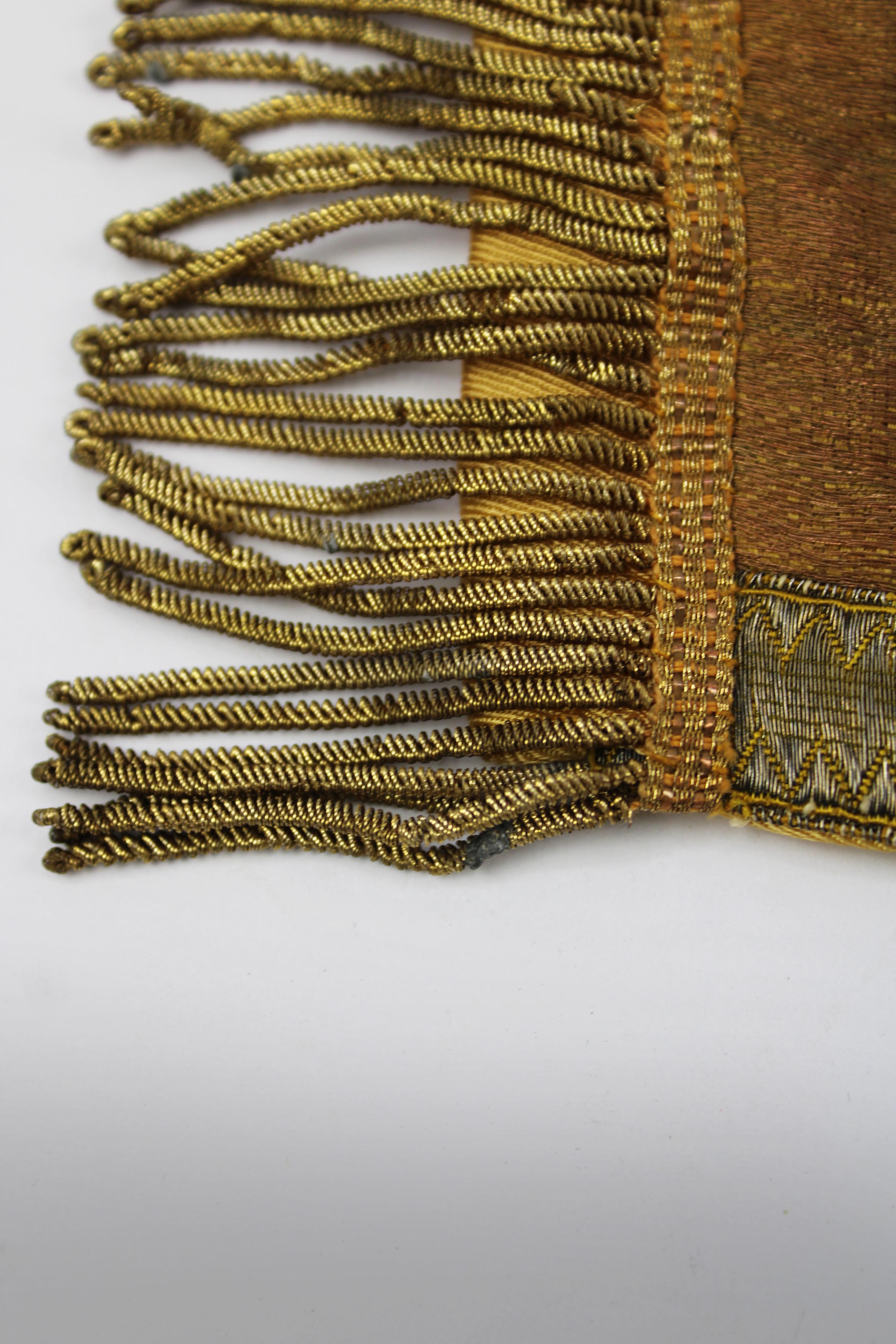 Lampas-Wandteppich, Tischläufer, gewebt, Gold, Lyon, Seide, Patchwork, Frankreich, 19. Jahrhundert im Angebot 6