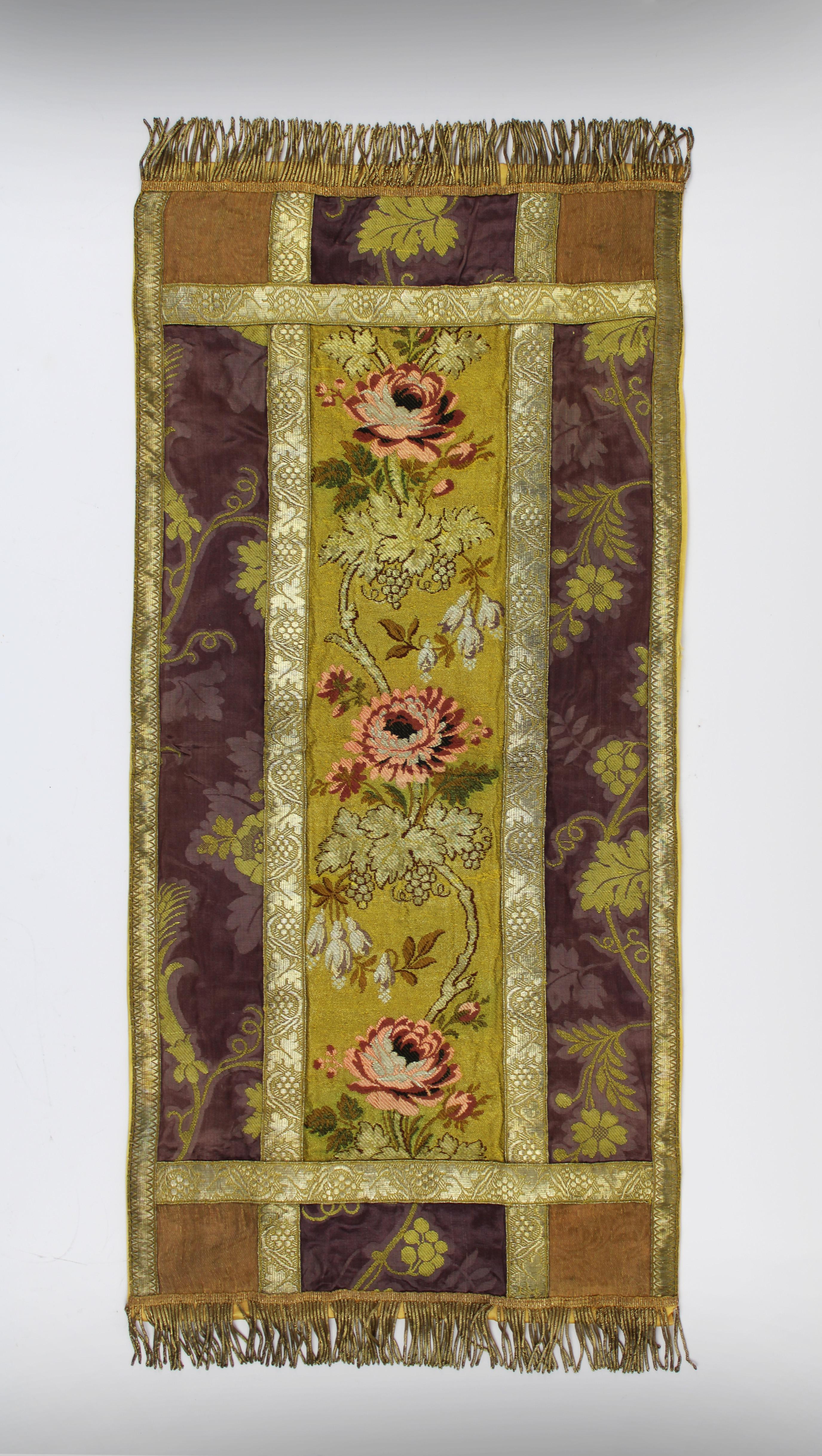 Lampas-Wandteppich, Tischläufer, gewebt, Gold, Lyon, Seide, Patchwork, Frankreich, 19. Jahrhundert (Louis XVI.) im Angebot