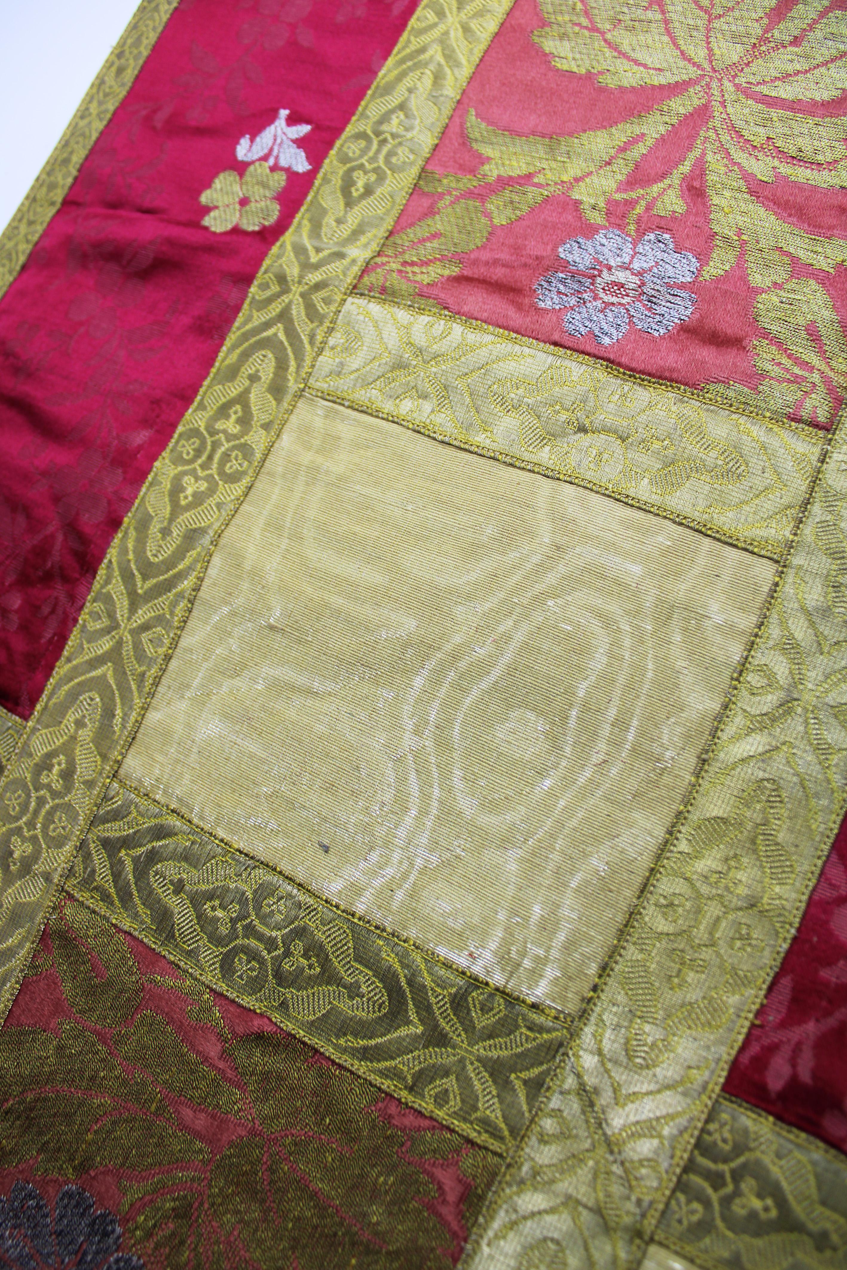 Lampas-Wandteppich, Tischläufer, gewebt, Gold, Lyon, Seide, Patchwork, Frankreich, 19. Jahrhundert im Angebot 3