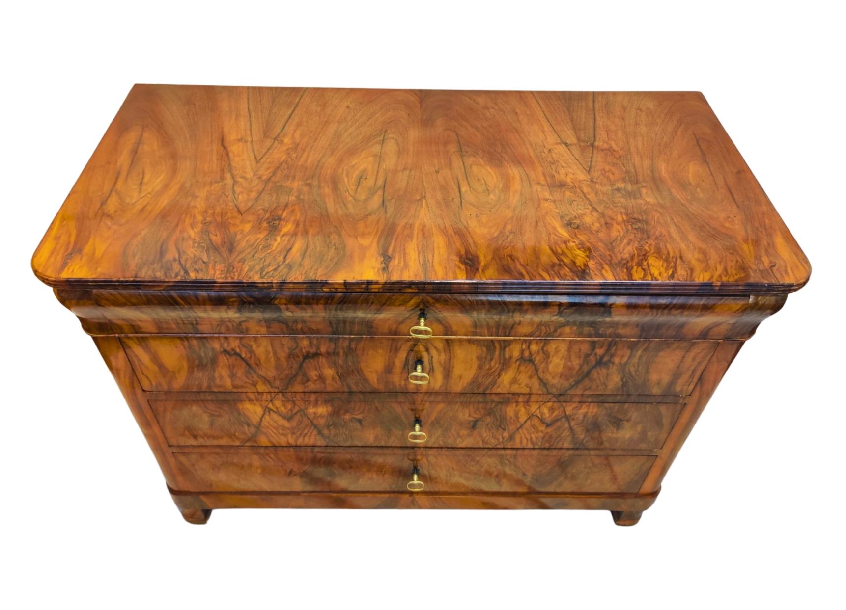 German 19th Century, Large 4-Drawer Walnut Biedermeier Chest of Drawers For Sale