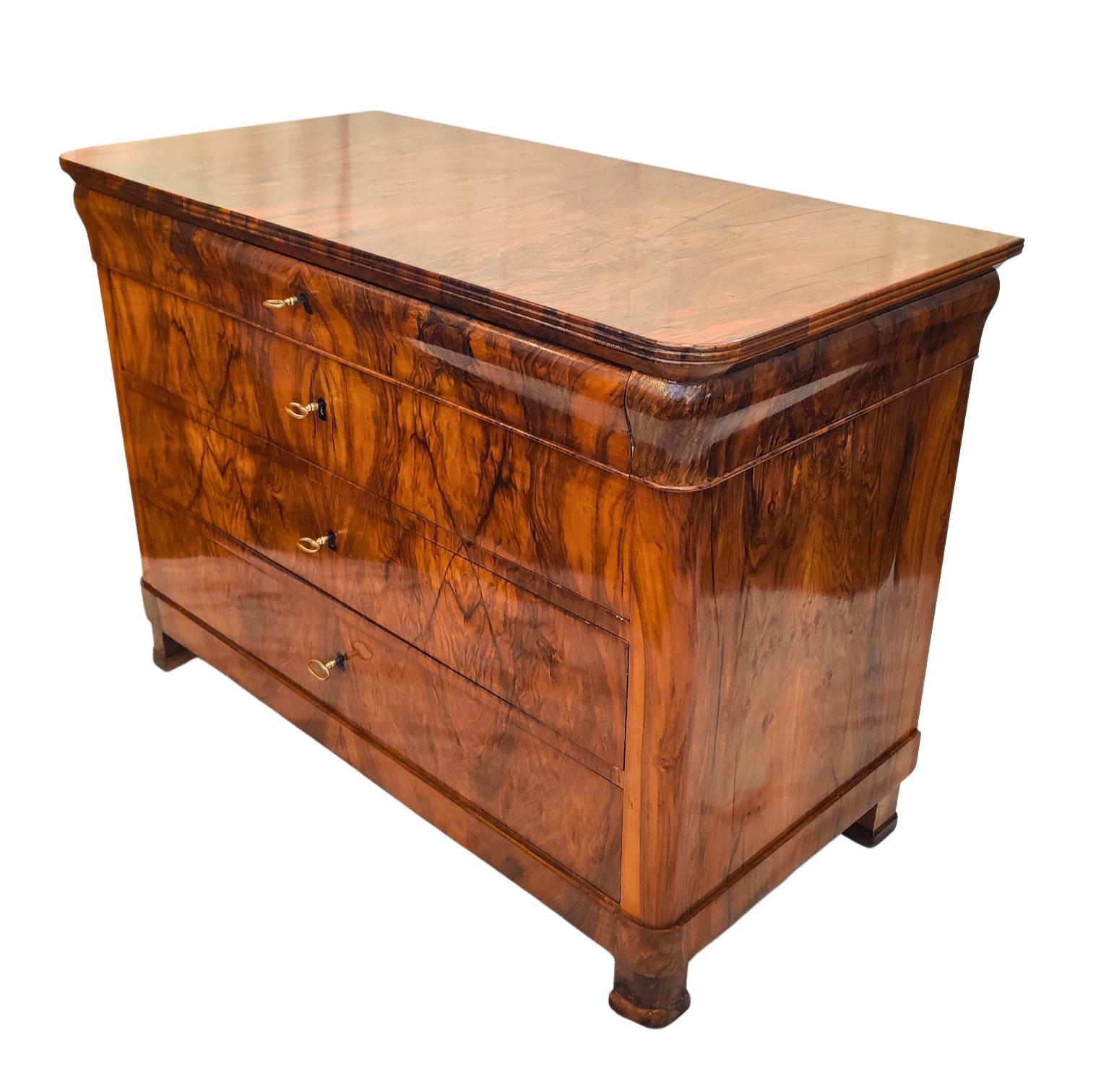 19th Century, Large 4-Drawer Walnut Biedermeier Chest of Drawers For Sale 3