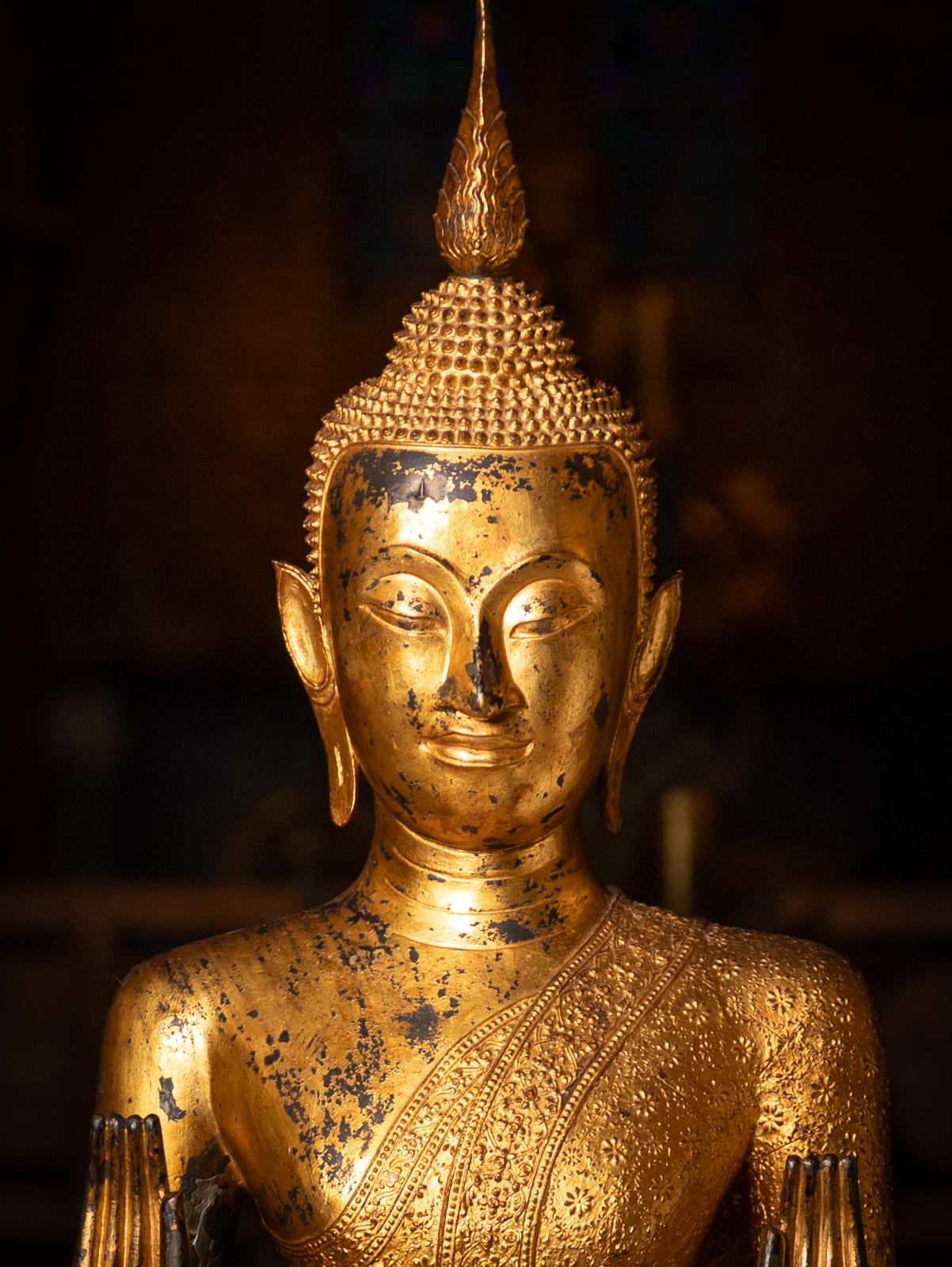 19th century Large antique bronze Thai Buddha statue from Burma In Good Condition For Sale In DEVENTER, NL