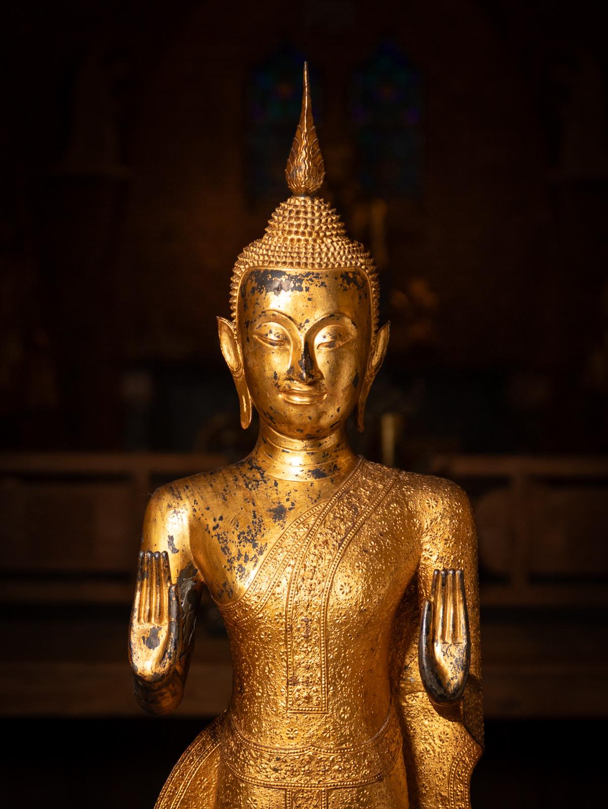 Bronze 19th century Large antique bronze Thai Buddha statue from Burma For Sale