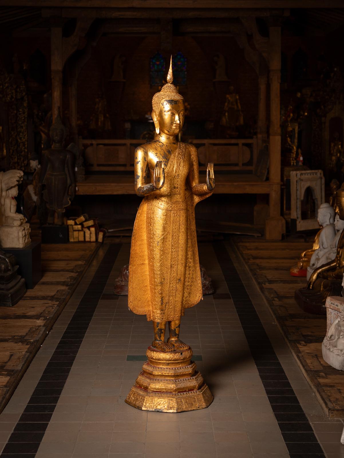 19th century Large antique bronze Thai Buddha statue from Burma For Sale 1