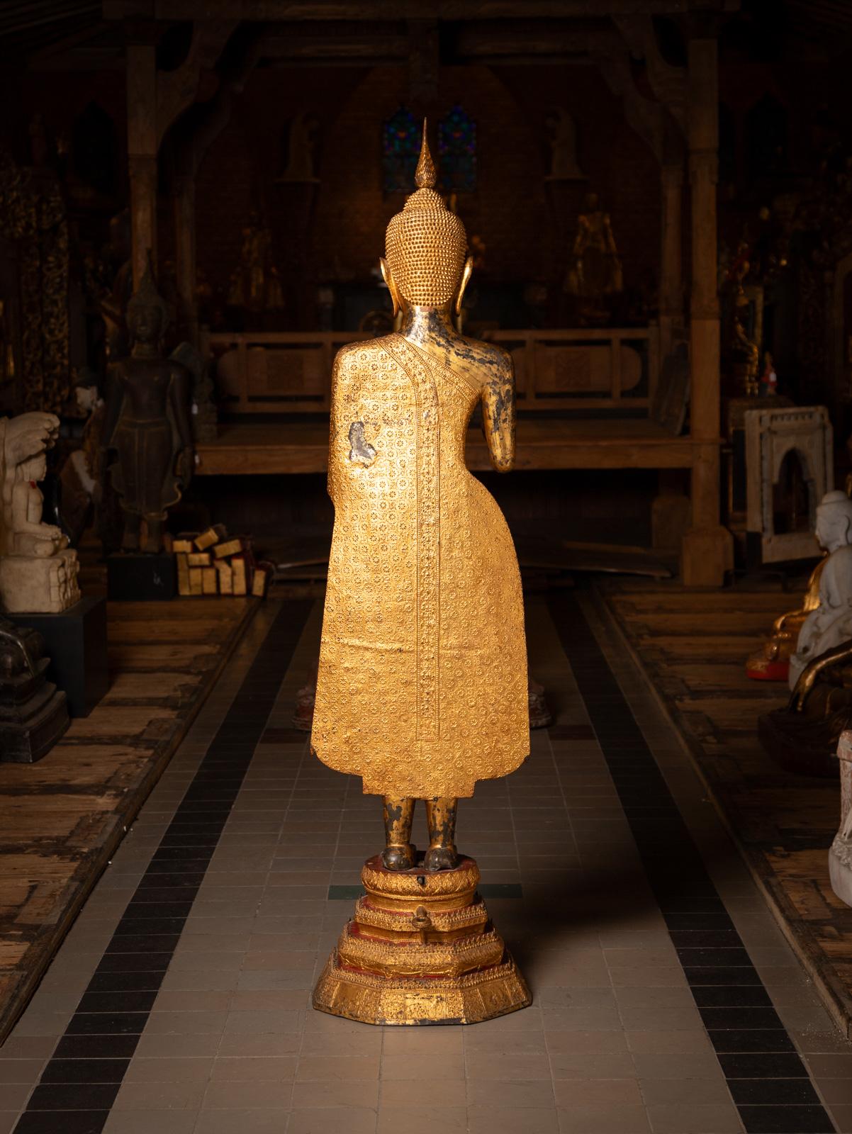 19th century Large antique bronze Thai Buddha statue from Burma For Sale 3