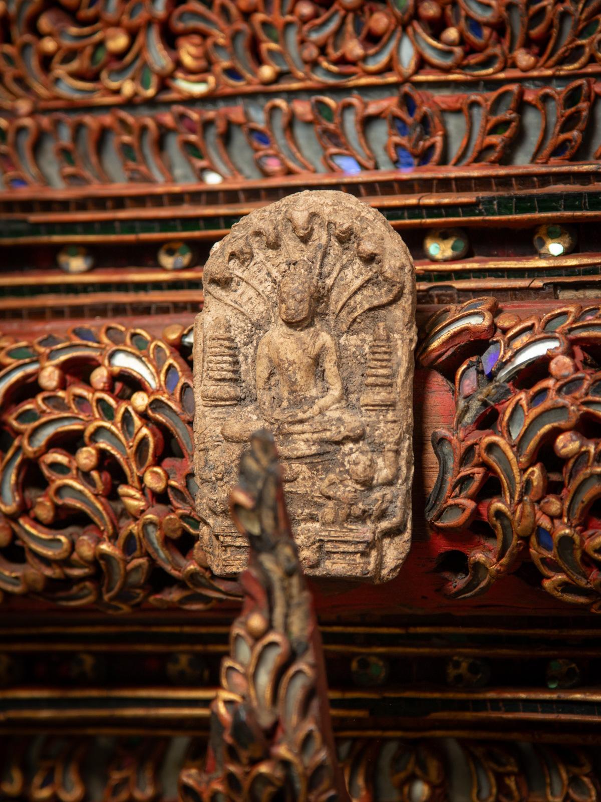 19e siècle Grand autel antique de Bouddha birman de Birmanie en vente 4