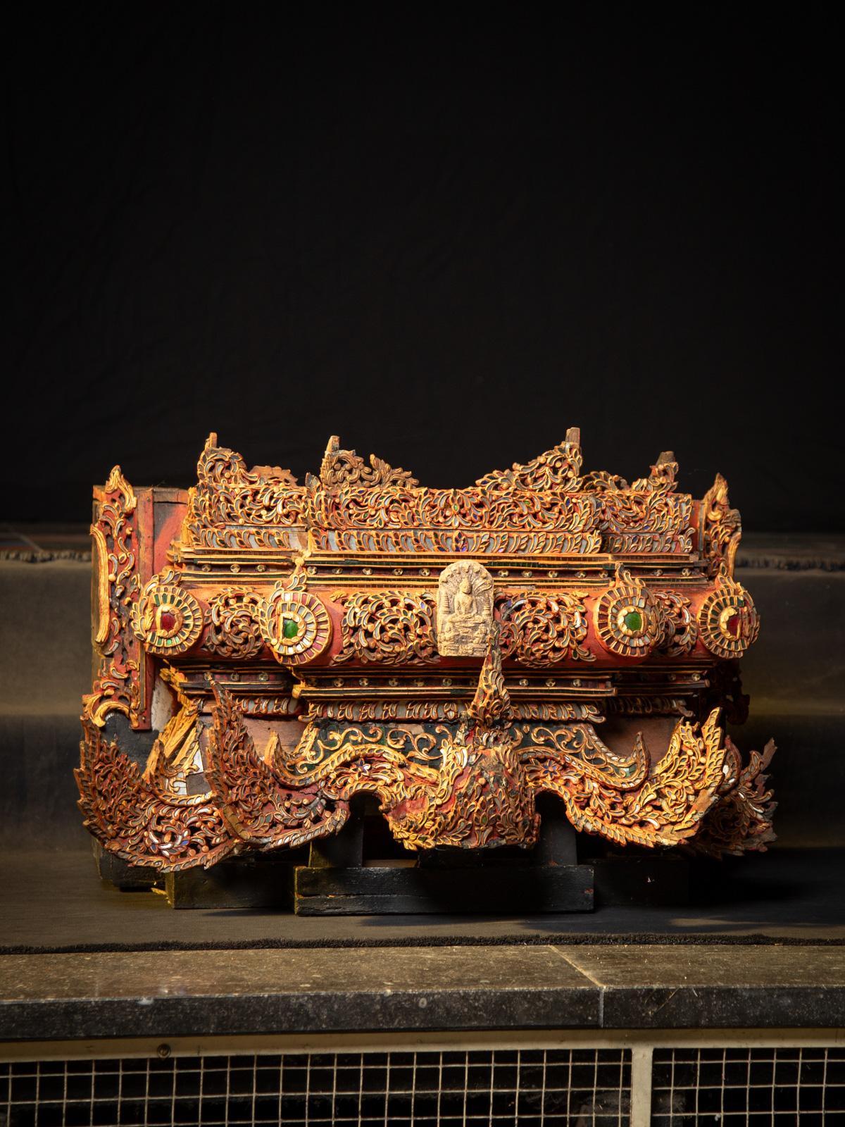 Indien 19e siècle Grand autel antique de Bouddha birman de Birmanie en vente