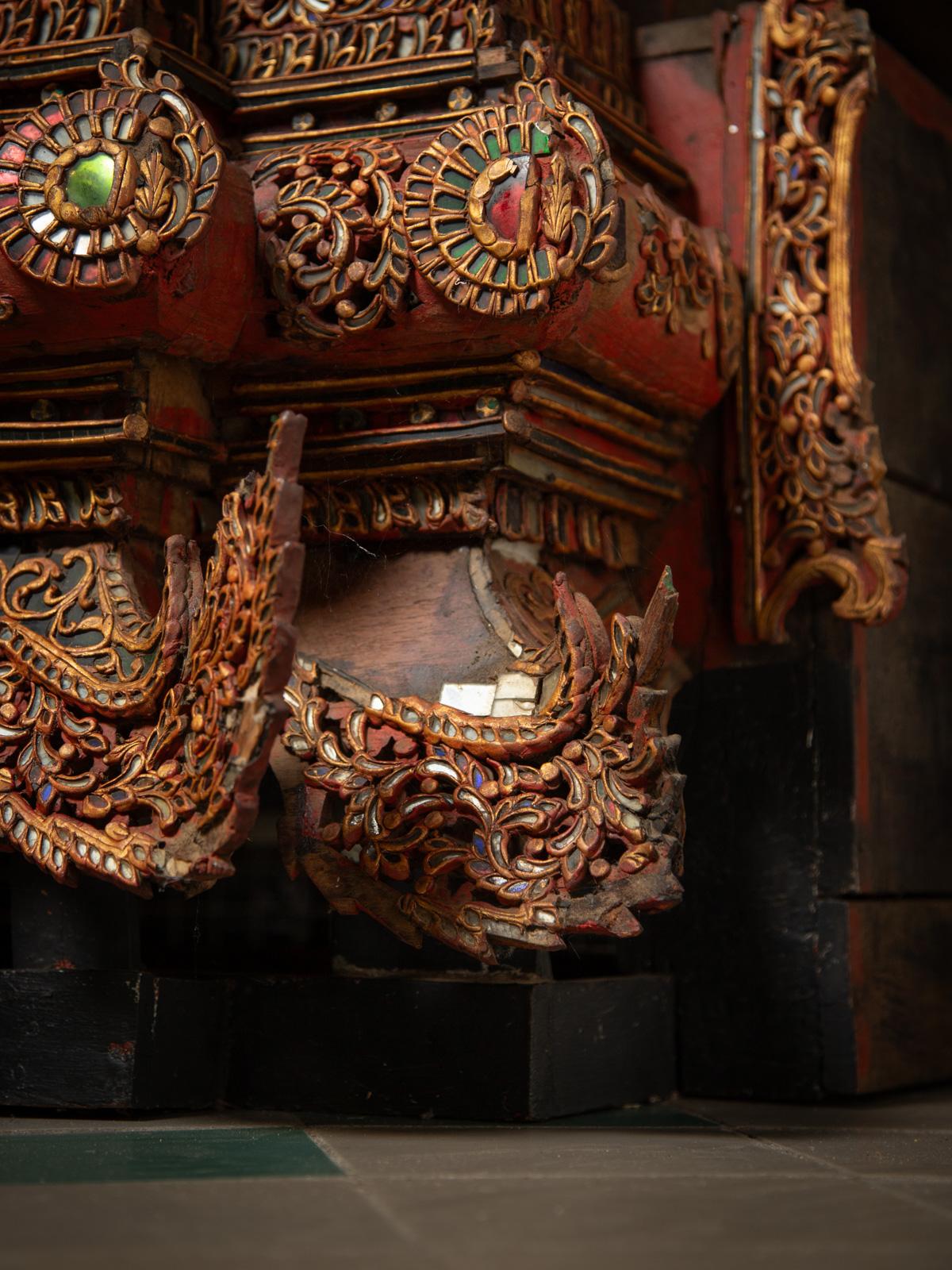 Bois 19e siècle Grand autel antique de Bouddha birman de Birmanie en vente