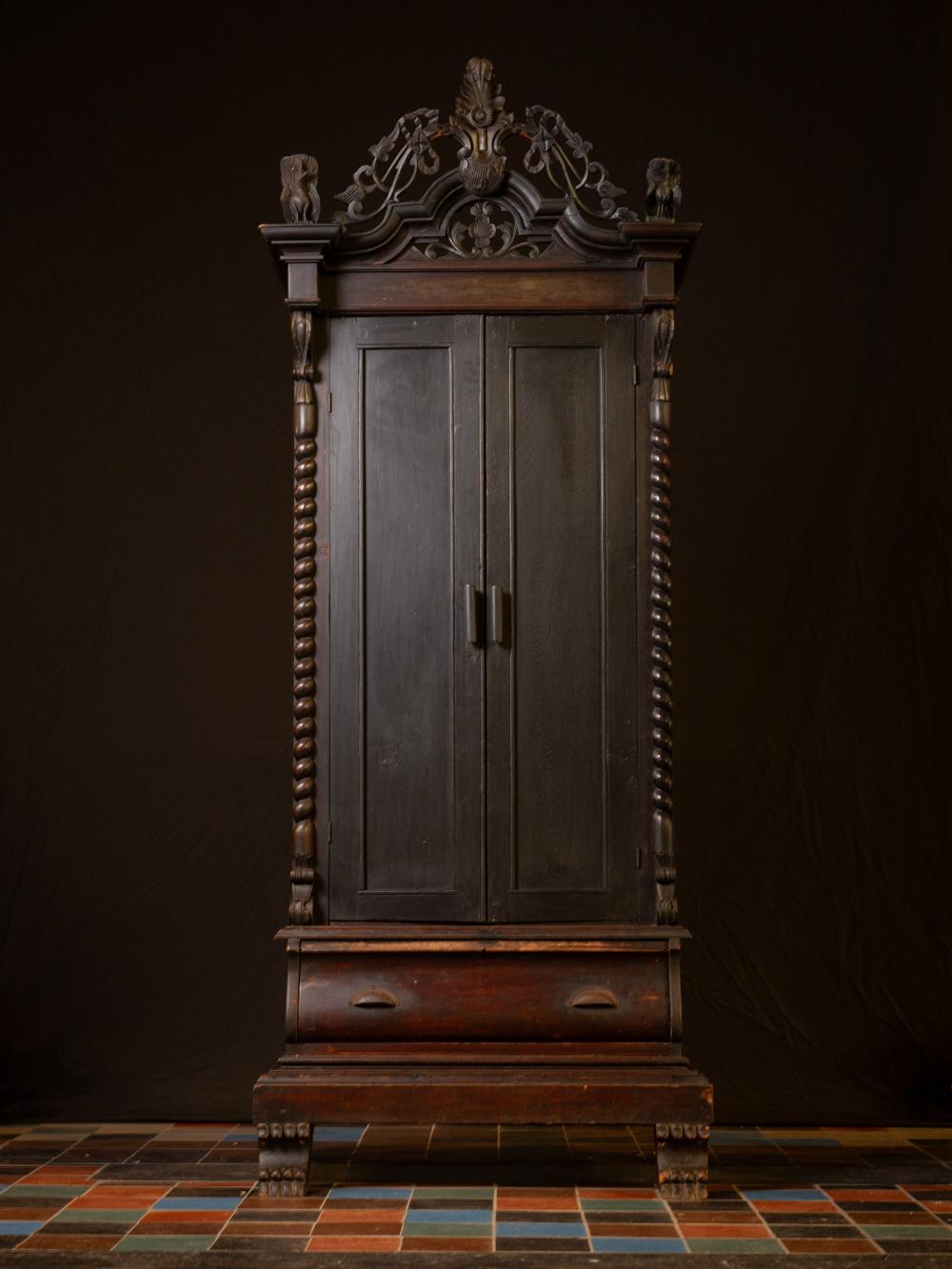 This 19th century Large Antique Burmese Temple Cabinet is a stunning testament to the rich spiritual and artistic heritage of Burma. Crafted from wood and standing at a height of 221 cm, with dimensions of 87 cm in width and 64 cm in depth, it