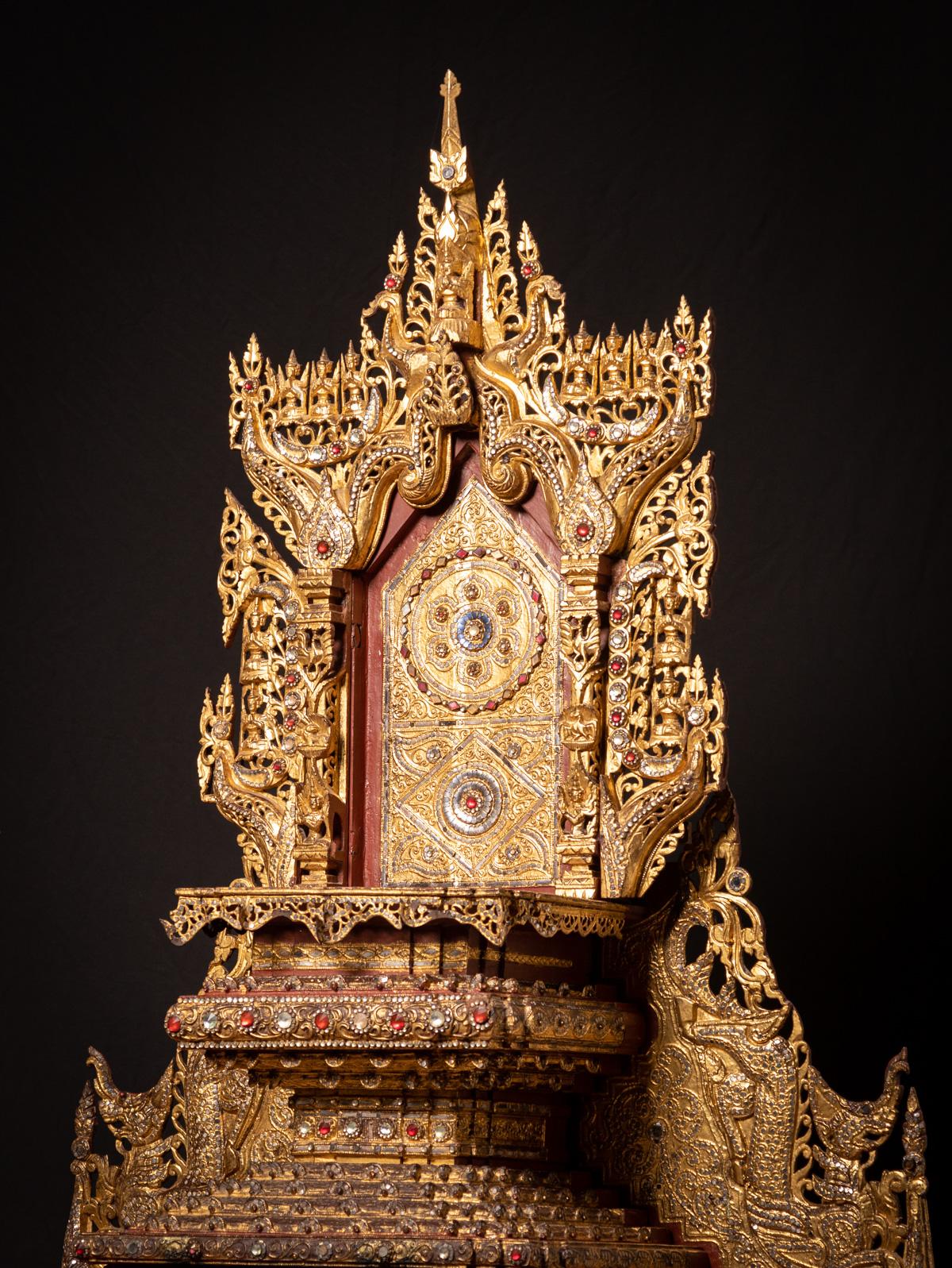 19th century Large Antique Burmese Throne from Burma In Good Condition For Sale In DEVENTER, NL