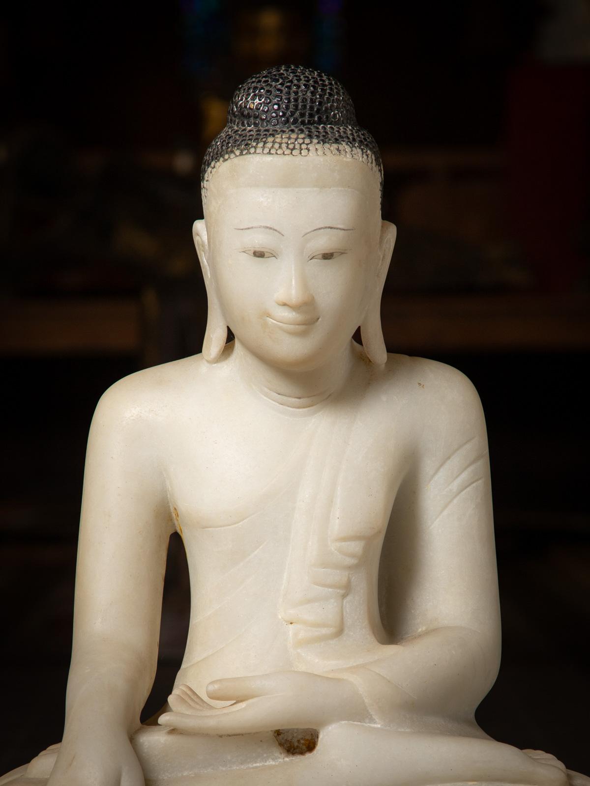 19. Jahrhundert Große antike Marmor-Buddha-Statue aus Mandalay in Bhumisparsha Mudra (Birmanisch) im Angebot