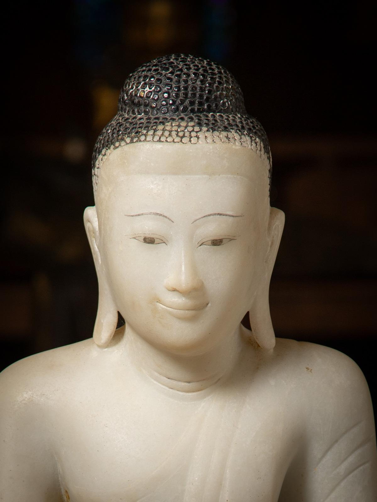 19. Jahrhundert Große antike Marmor-Buddha-Statue aus Mandalay in Bhumisparsha Mudra im Angebot 2