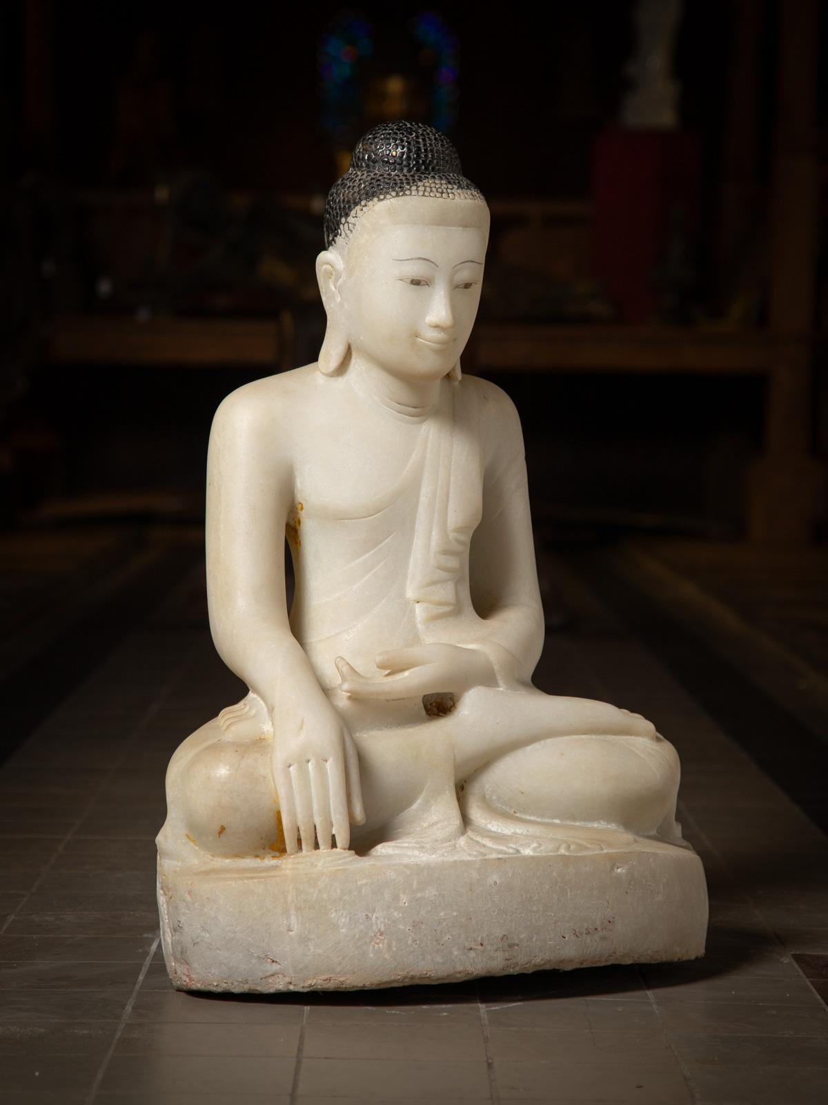 19. Jahrhundert Große antike Marmor-Buddha-Statue aus Mandalay in Bhumisparsha Mudra im Angebot 3