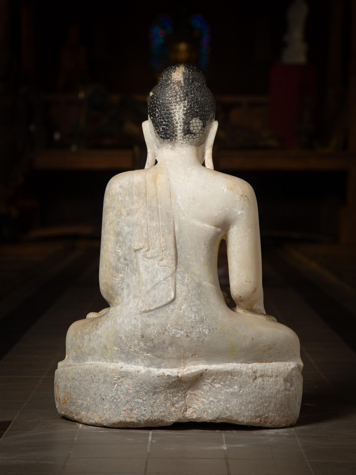19. Jahrhundert Große antike Marmor-Buddha-Statue aus Mandalay in Bhumisparsha Mudra im Angebot 5