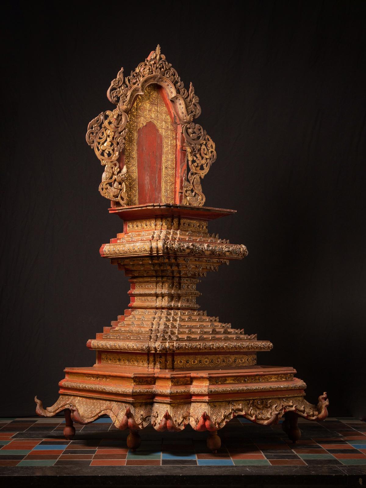 19ème siècle Grand trône birman antique en bois de Birmanie en vente 10